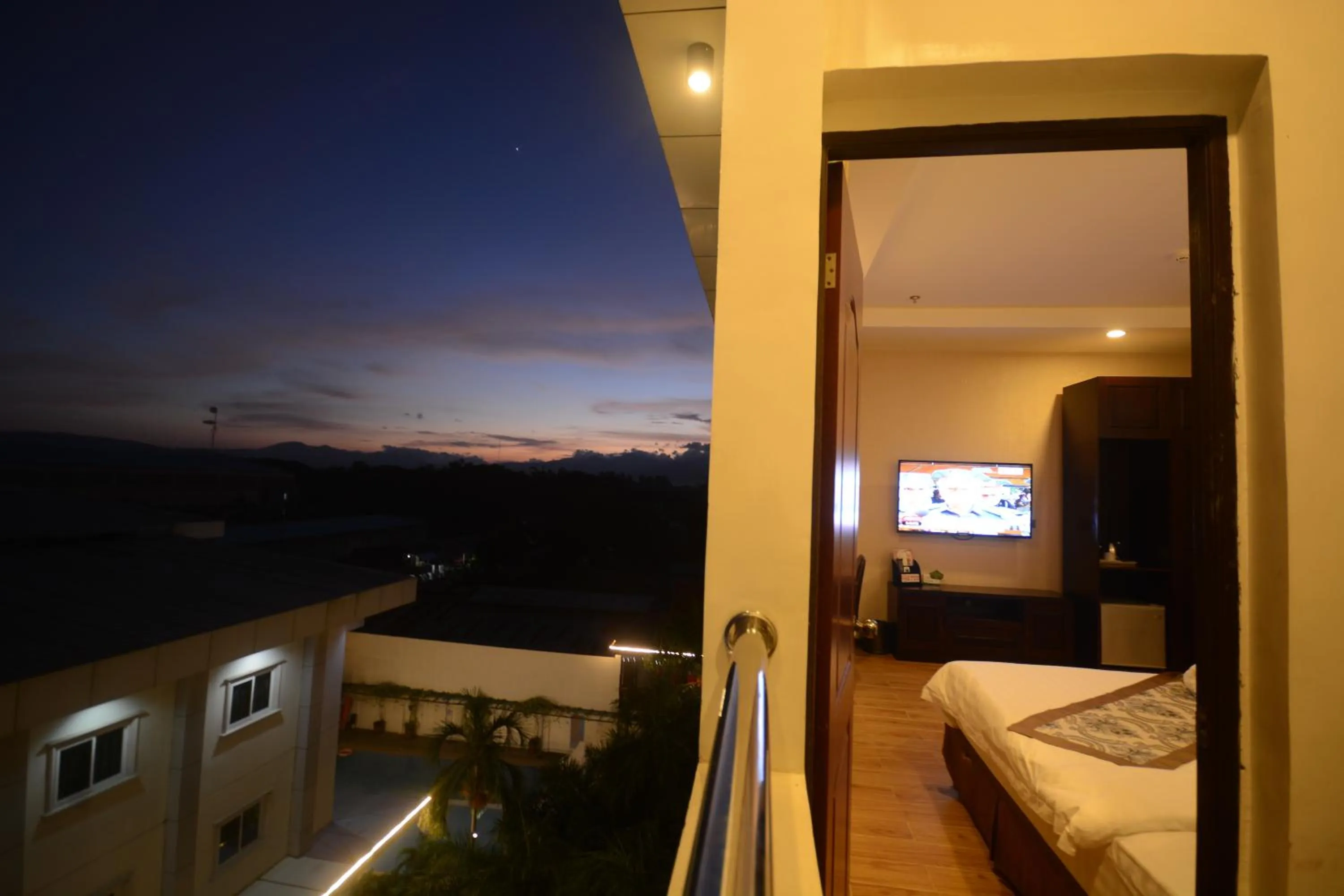 Balcony/Terrace, Bed in Palawan Uno Hotel