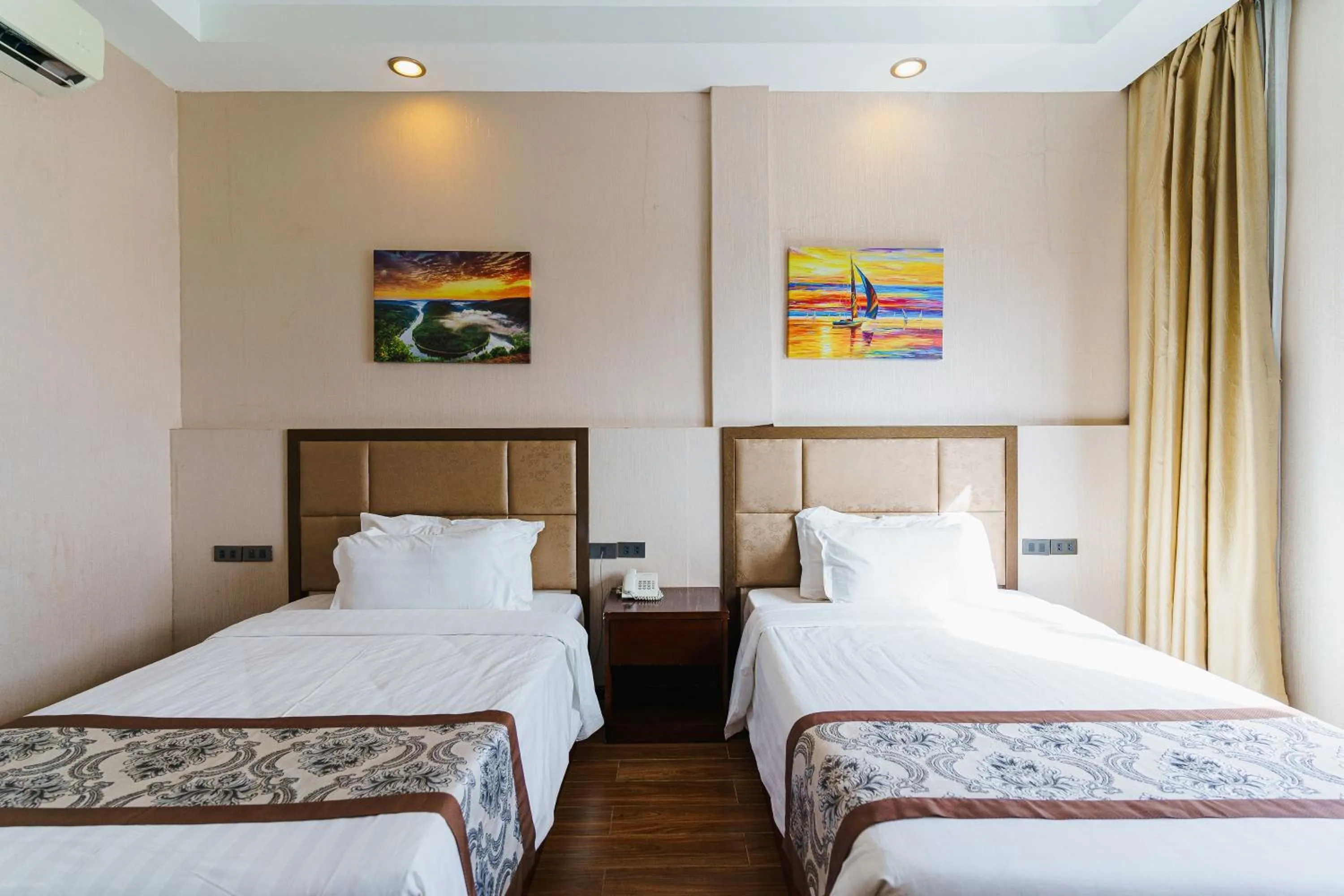 Bed in Palawan Uno Hotel