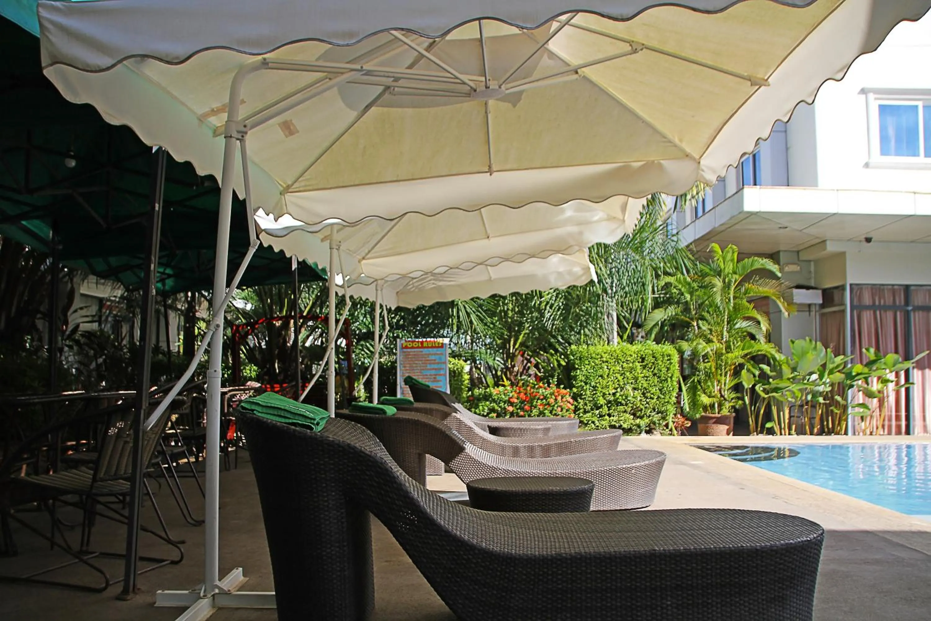 sunbed in Palawan Uno Hotel