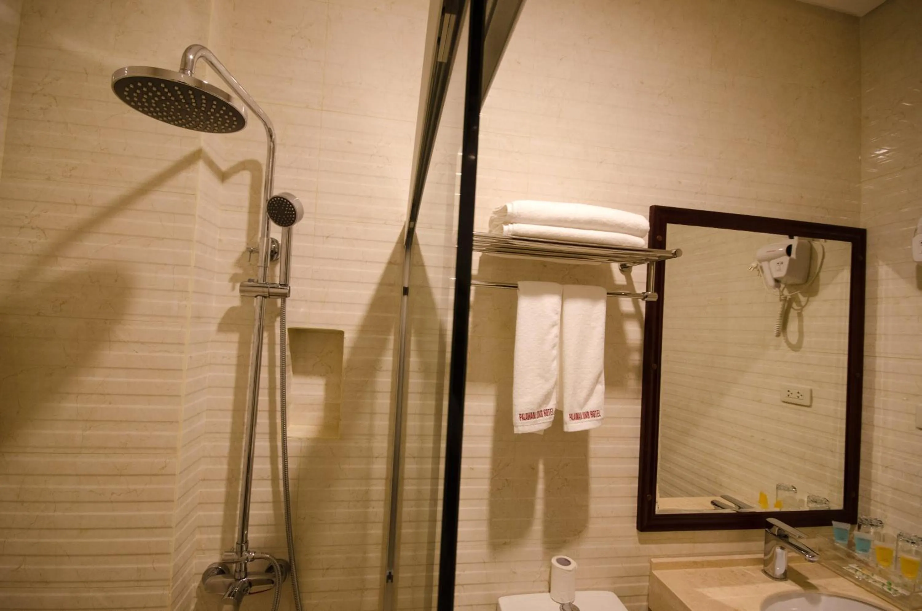 Bathroom in Palawan Uno Hotel