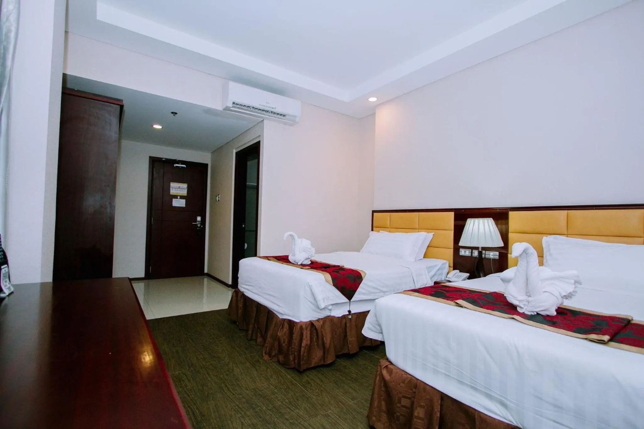 Photo of the whole room, Bed in Palawan Uno Hotel