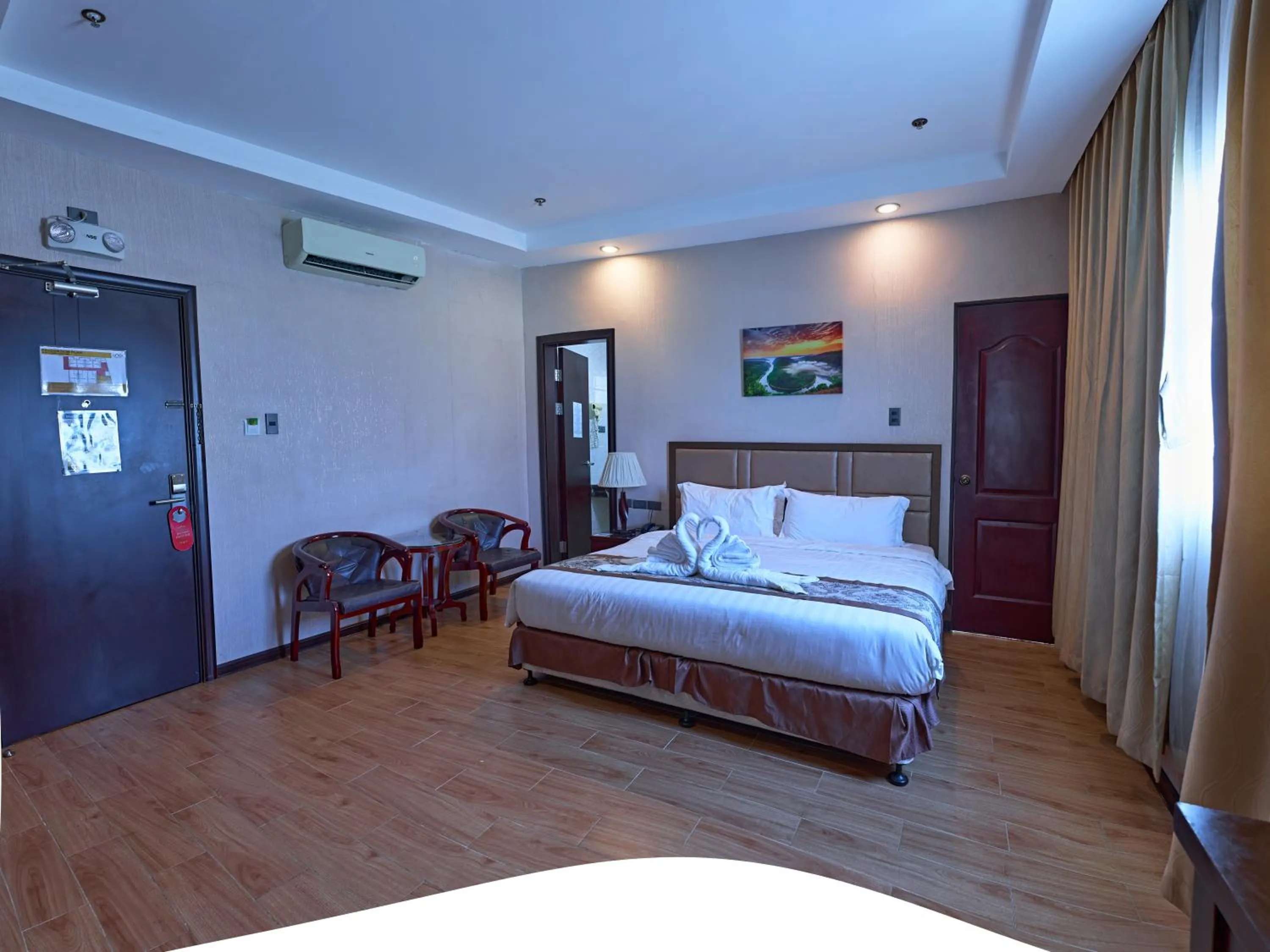 Bed in Palawan Uno Hotel