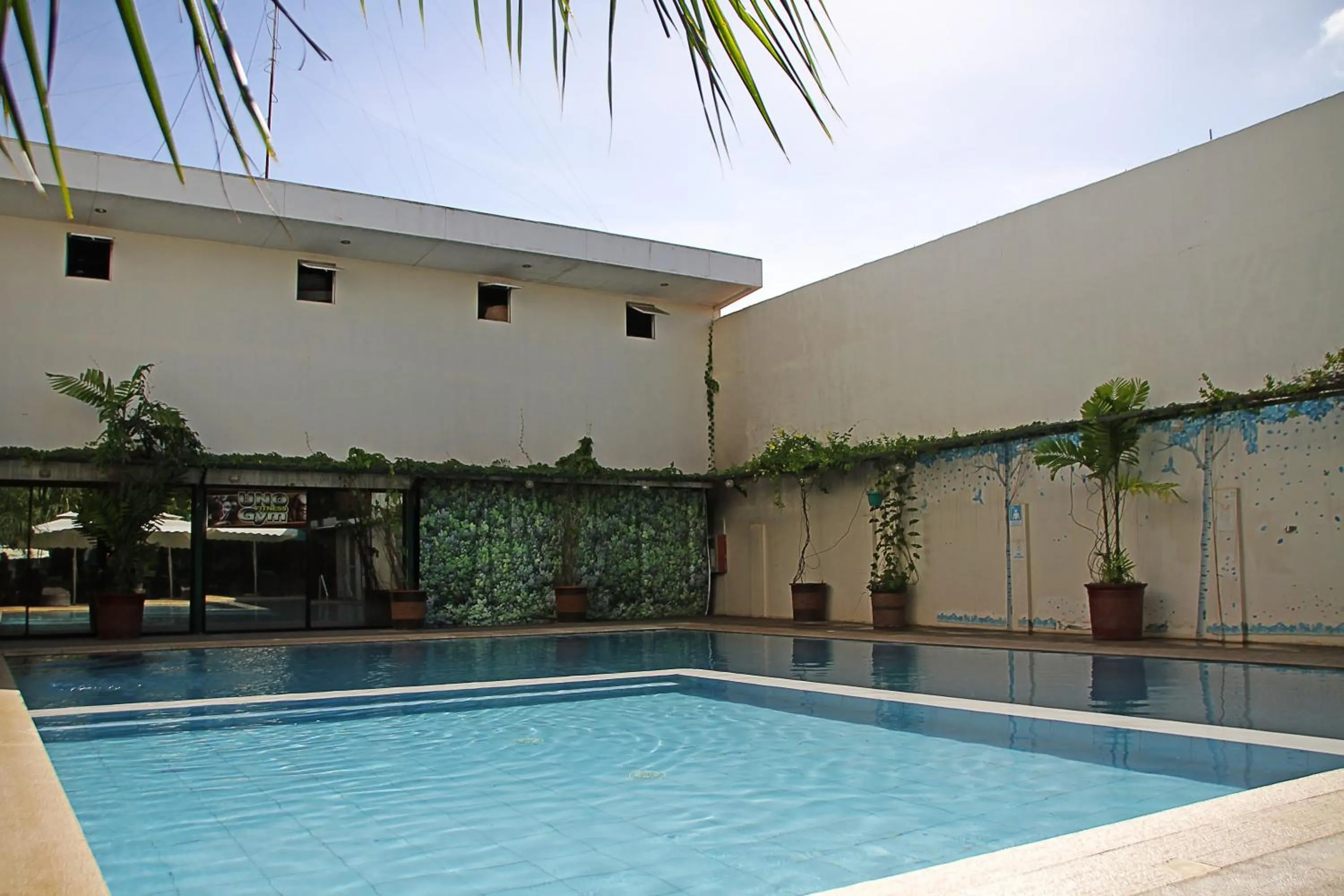 Swimming pool in Palawan Uno Hotel