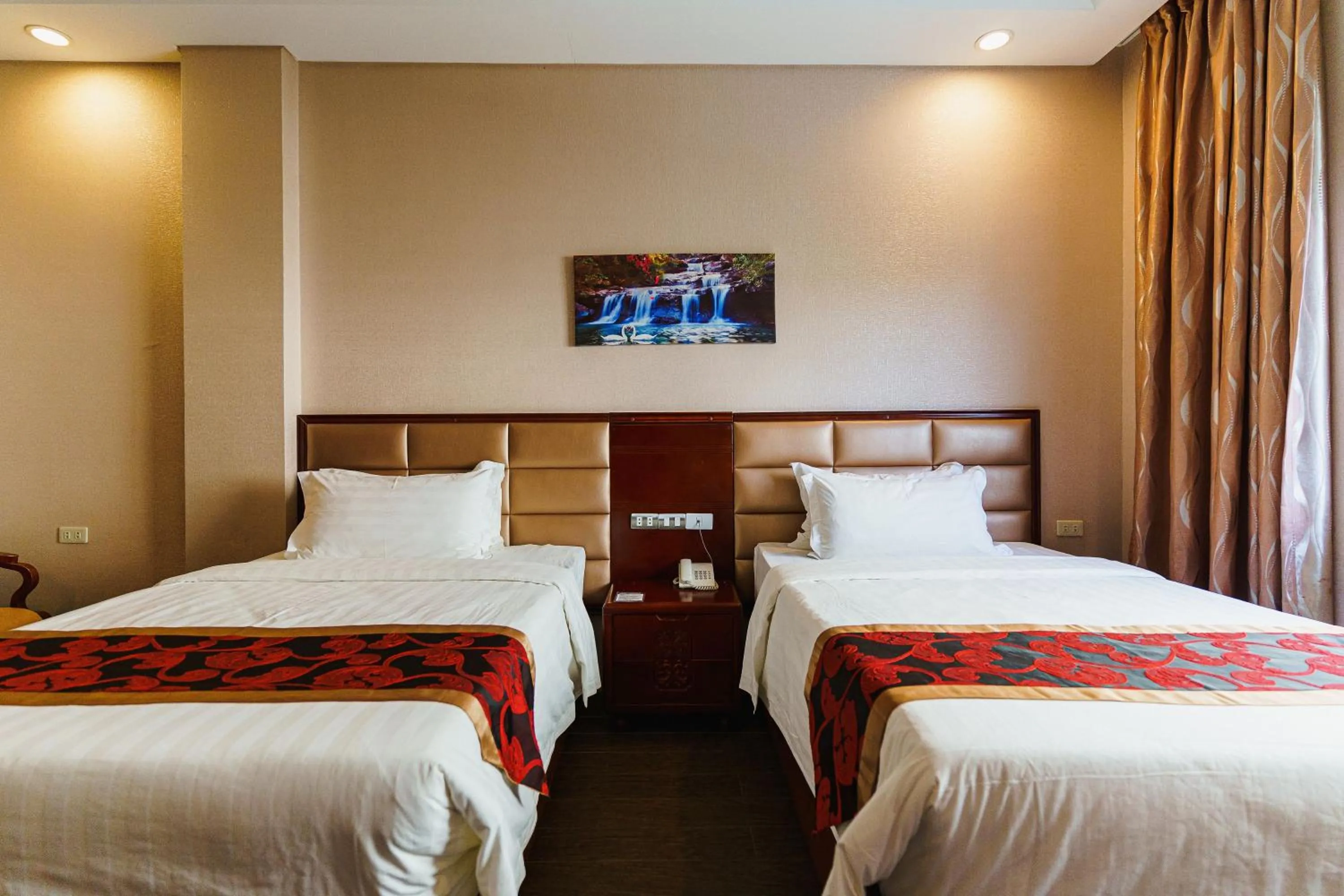 Bed in Palawan Uno Hotel