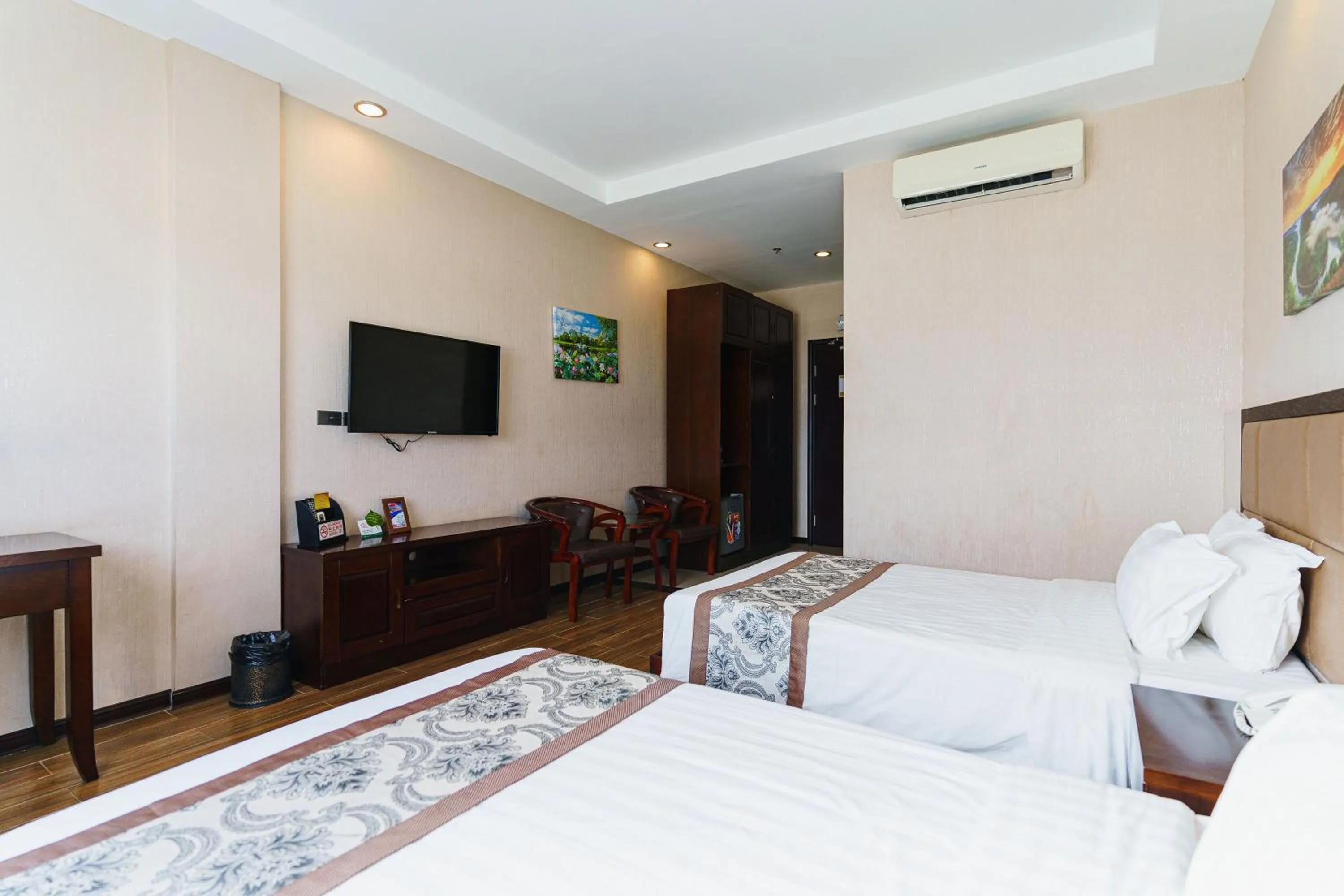 Bed in Palawan Uno Hotel