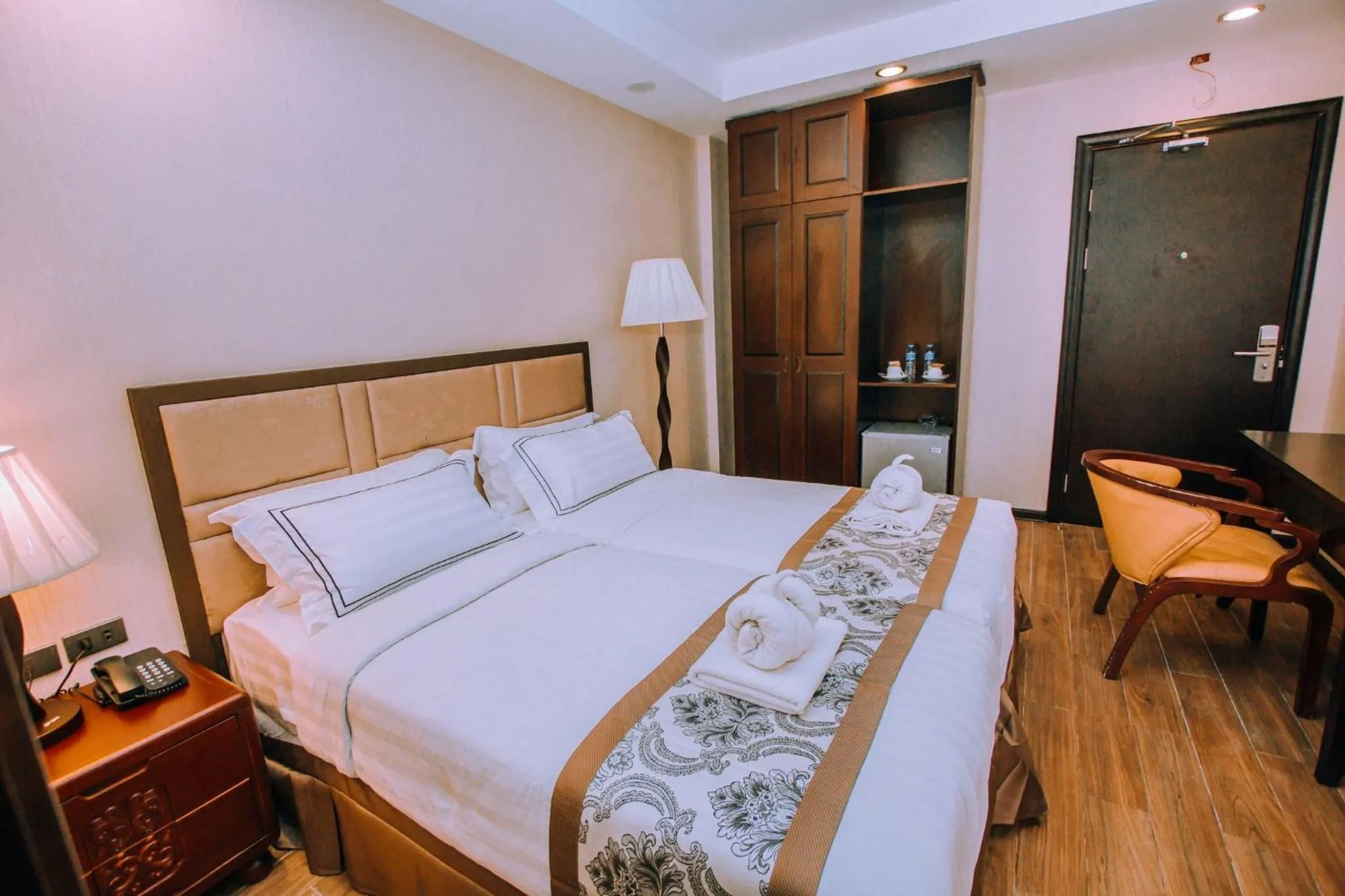 Photo of the whole room, Bed in Palawan Uno Hotel