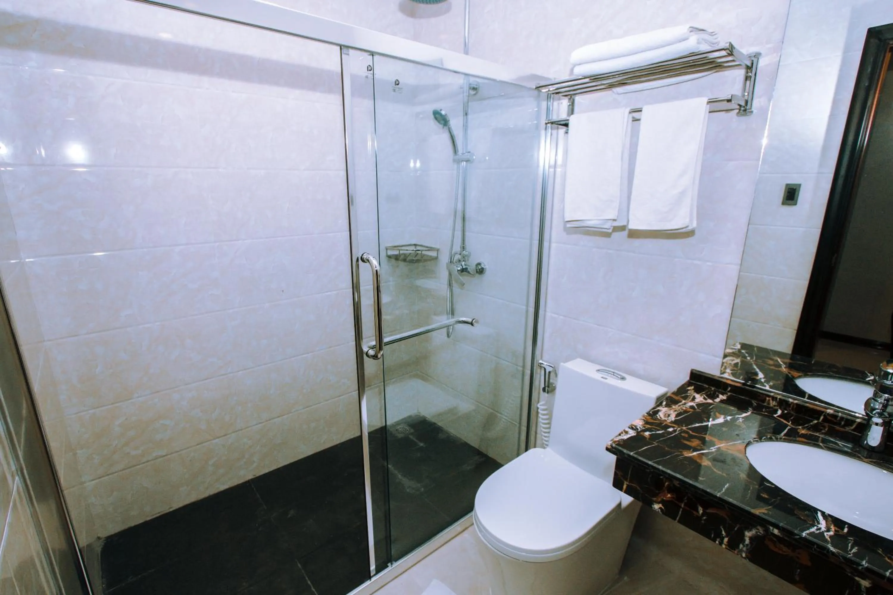 Bathroom in Palawan Uno Hotel