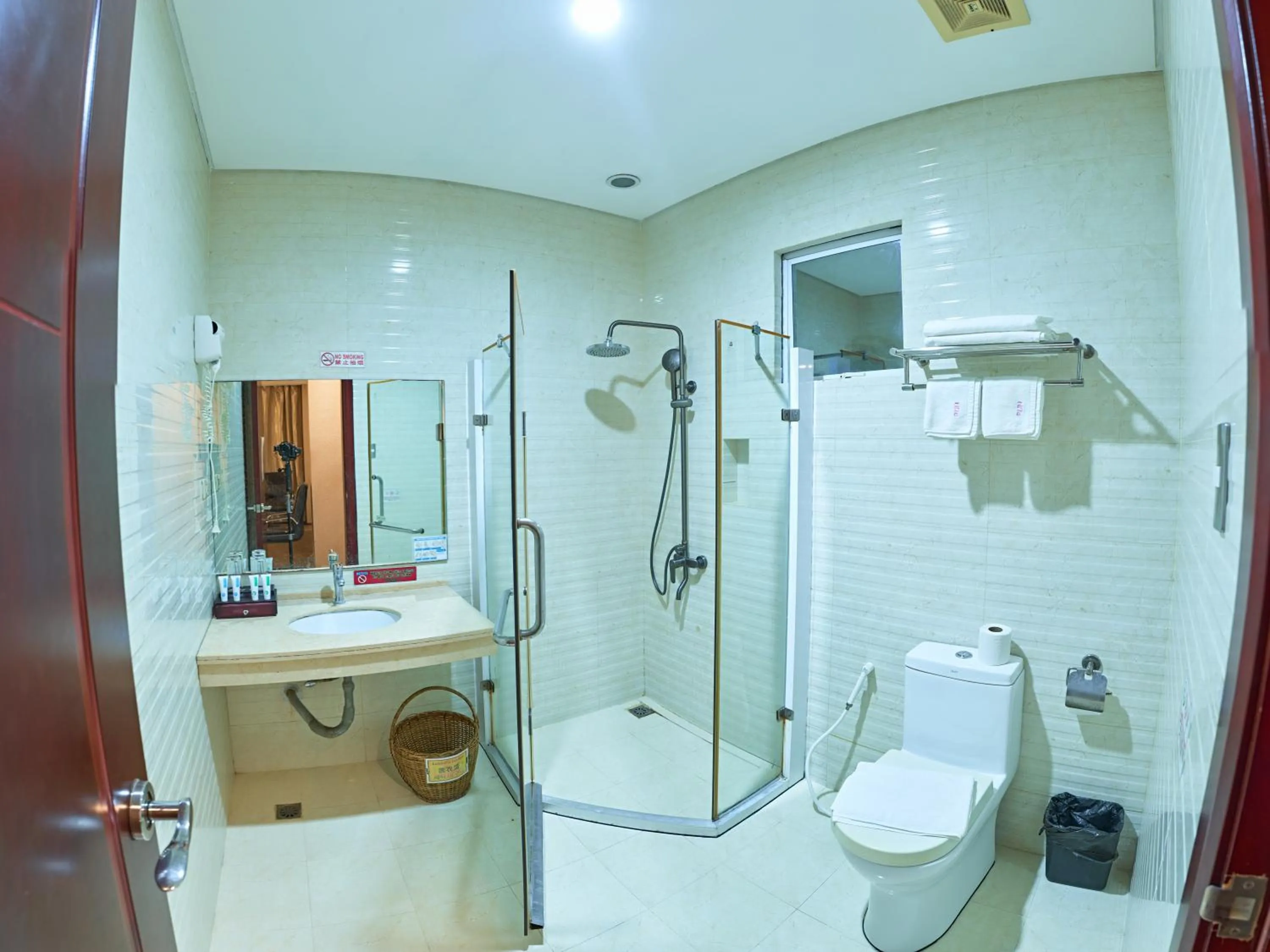 Toilet in Palawan Uno Hotel