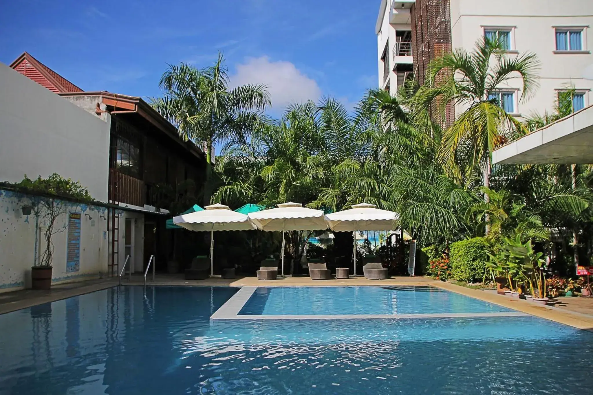 Swimming pool in Palawan Uno Hotel Swimming pool in Palawan Uno Hotel
