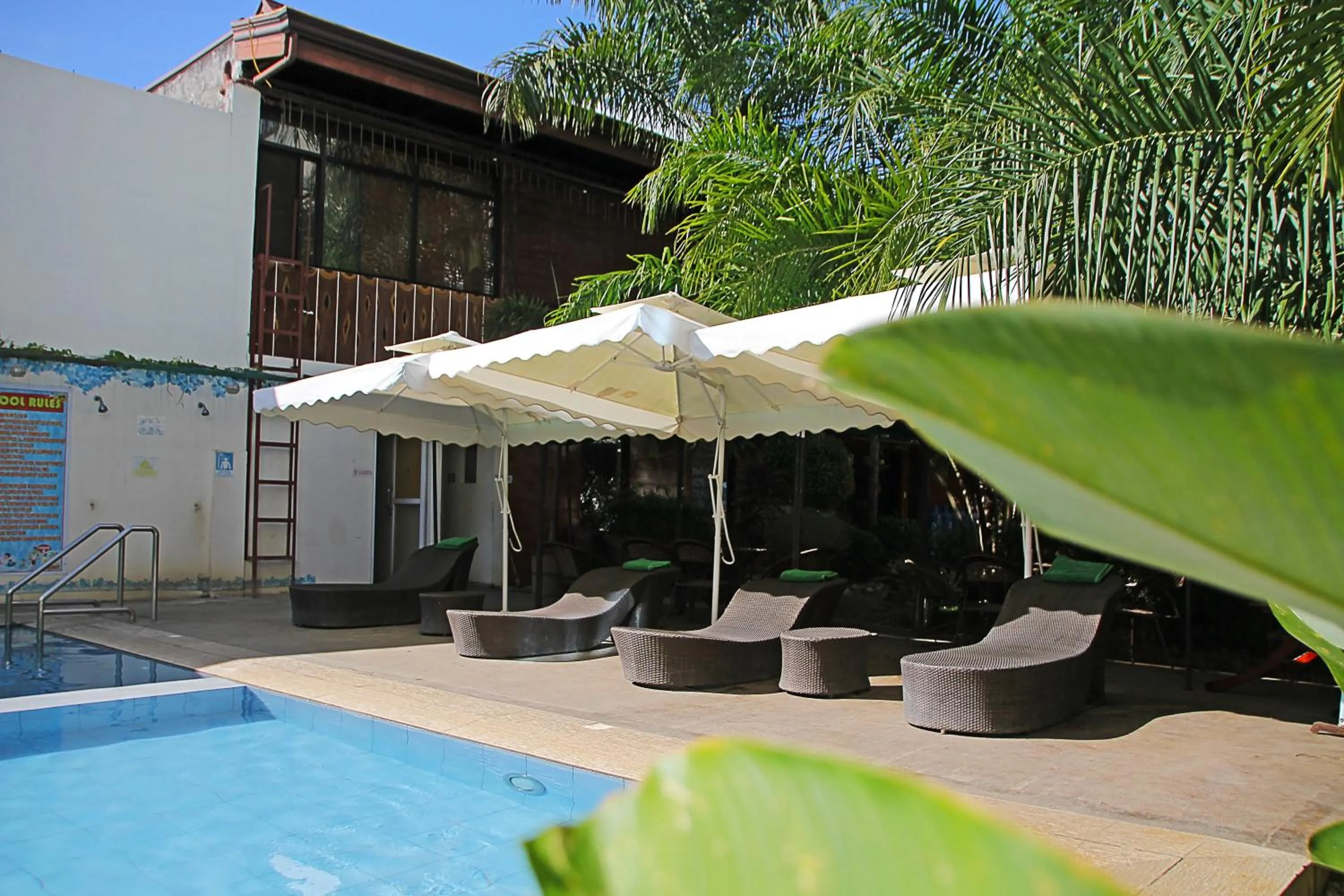 sunbed in Palawan Uno Hotel