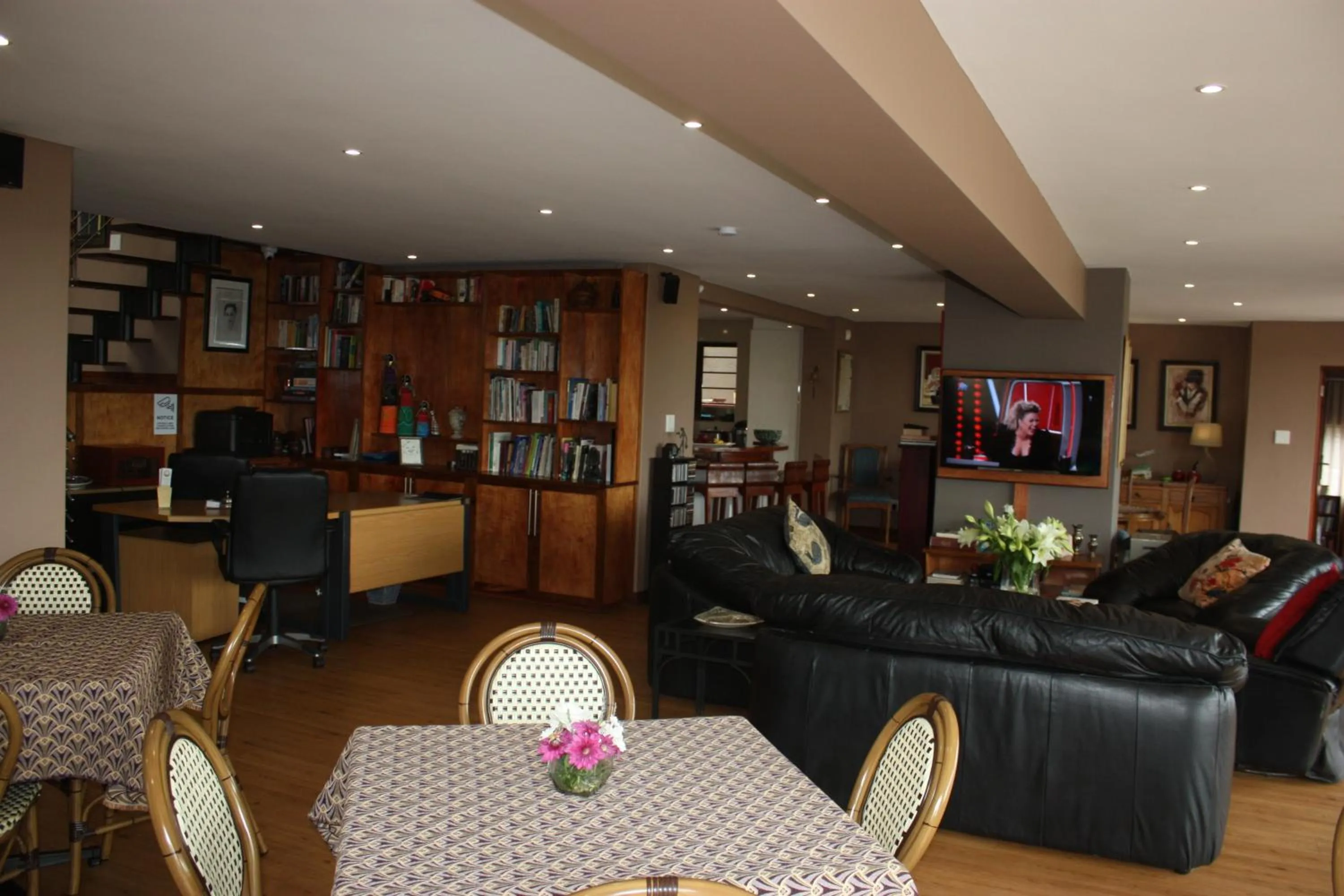 Communal lounge/ TV room in Over The Moon Guesthouse