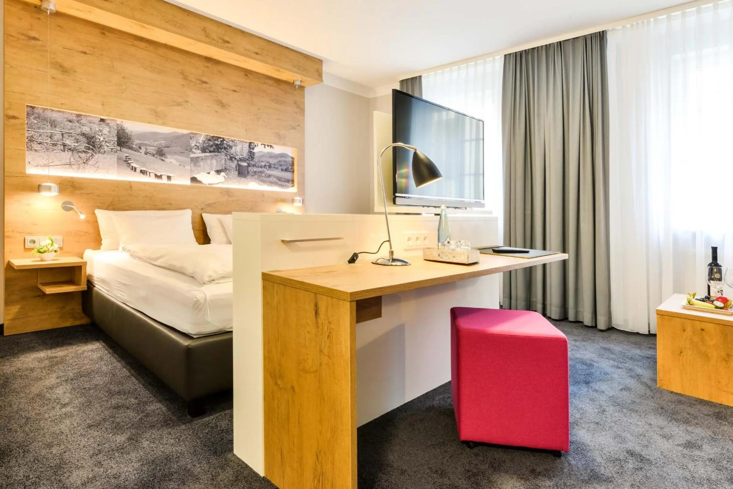 TV and multimedia, Bed in Hotel Restaurant Sonne