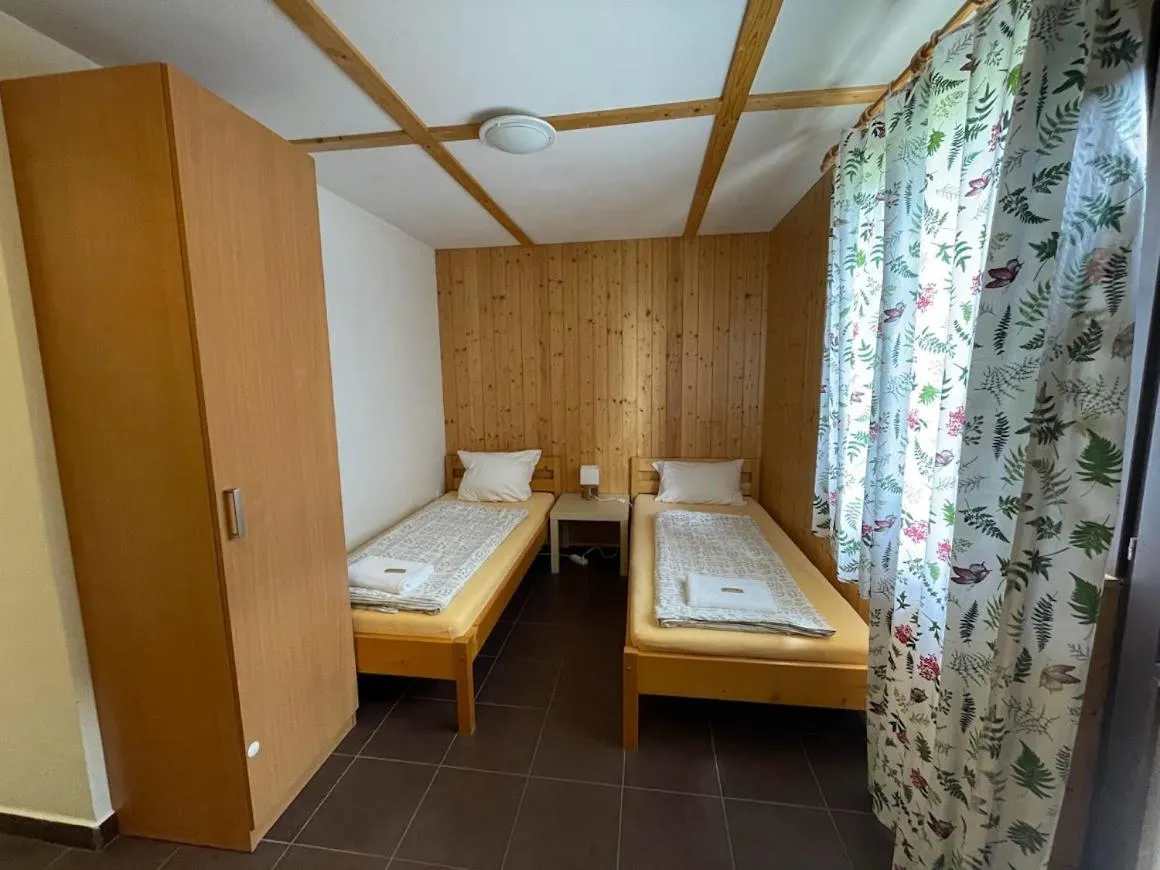 Bed in Hotel Rohanov