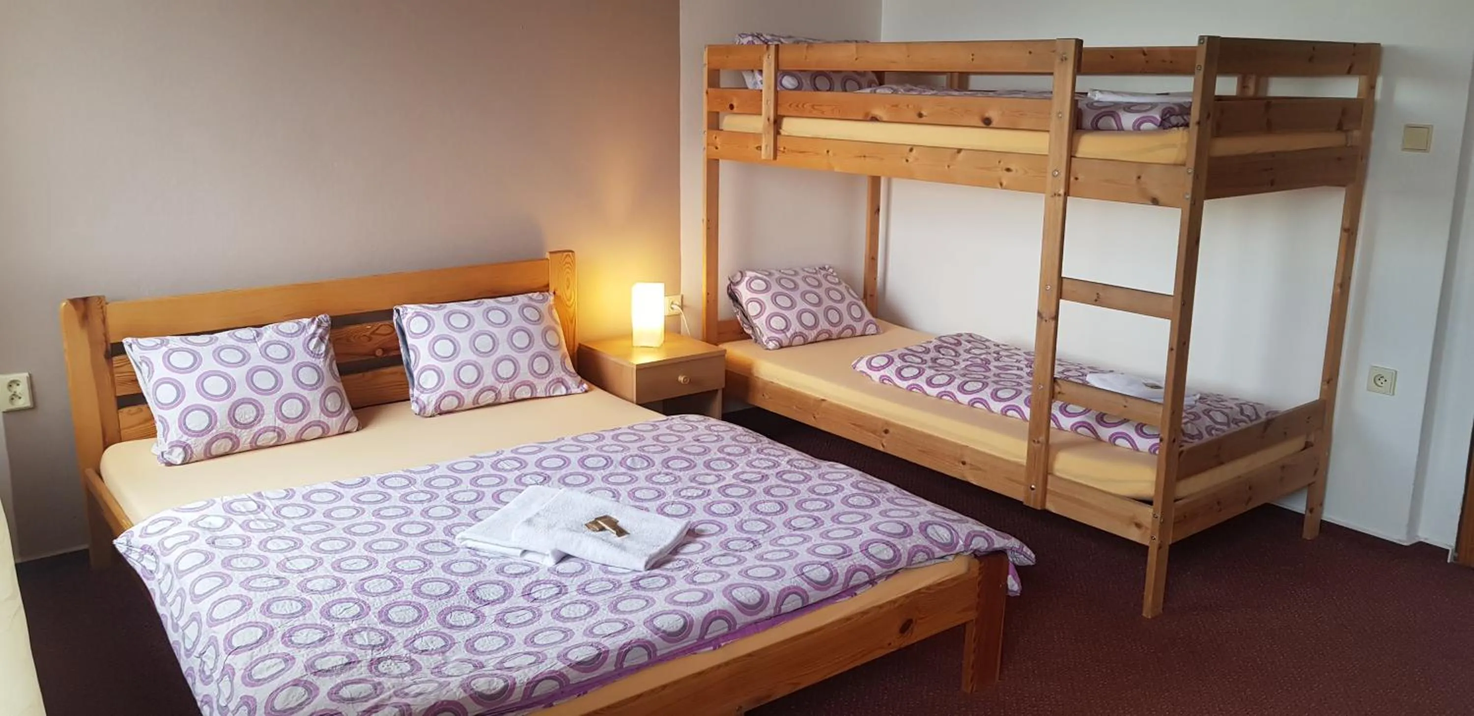 bunk bed, Bed in Hotel Rohanov