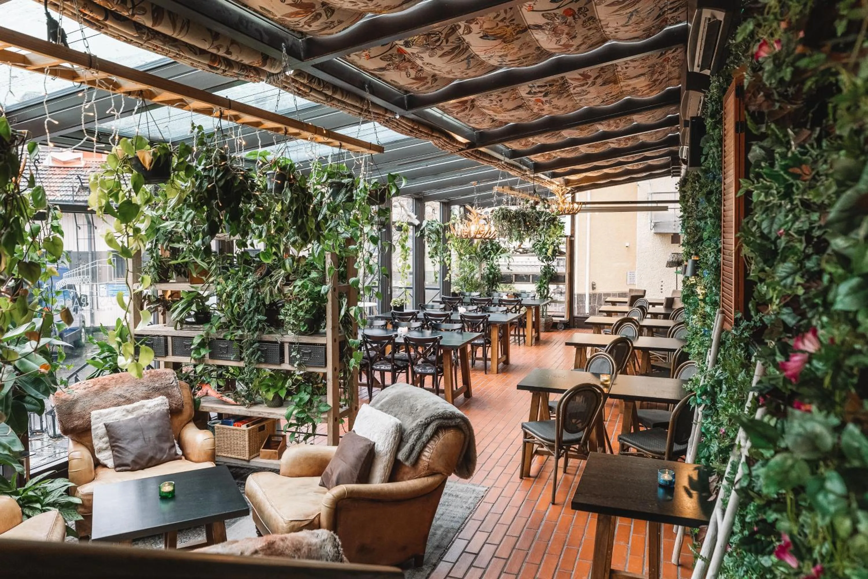 Restaurant/places to eat in Arctic Light Hotel