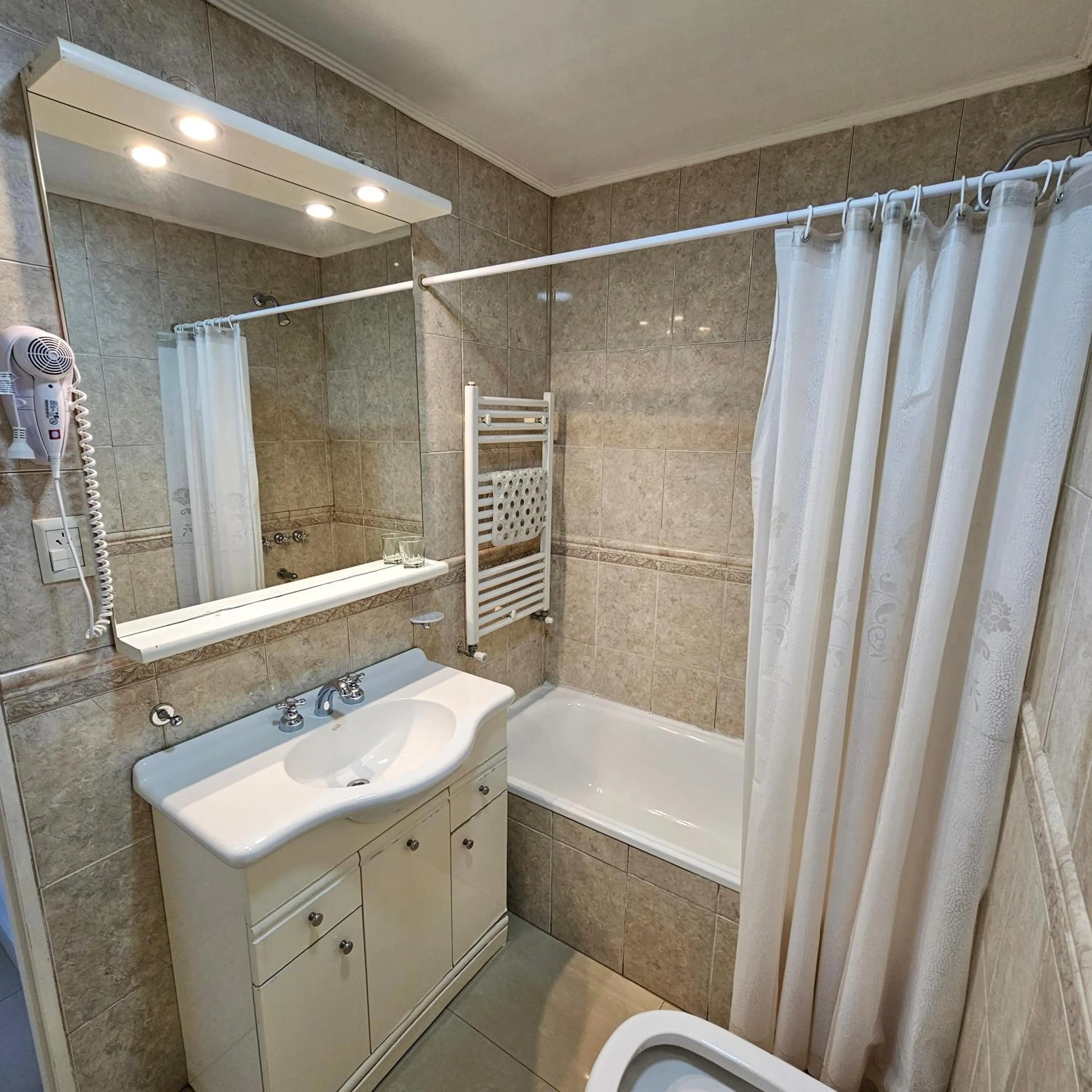 Shower in CONDOR Patagonia Aparts