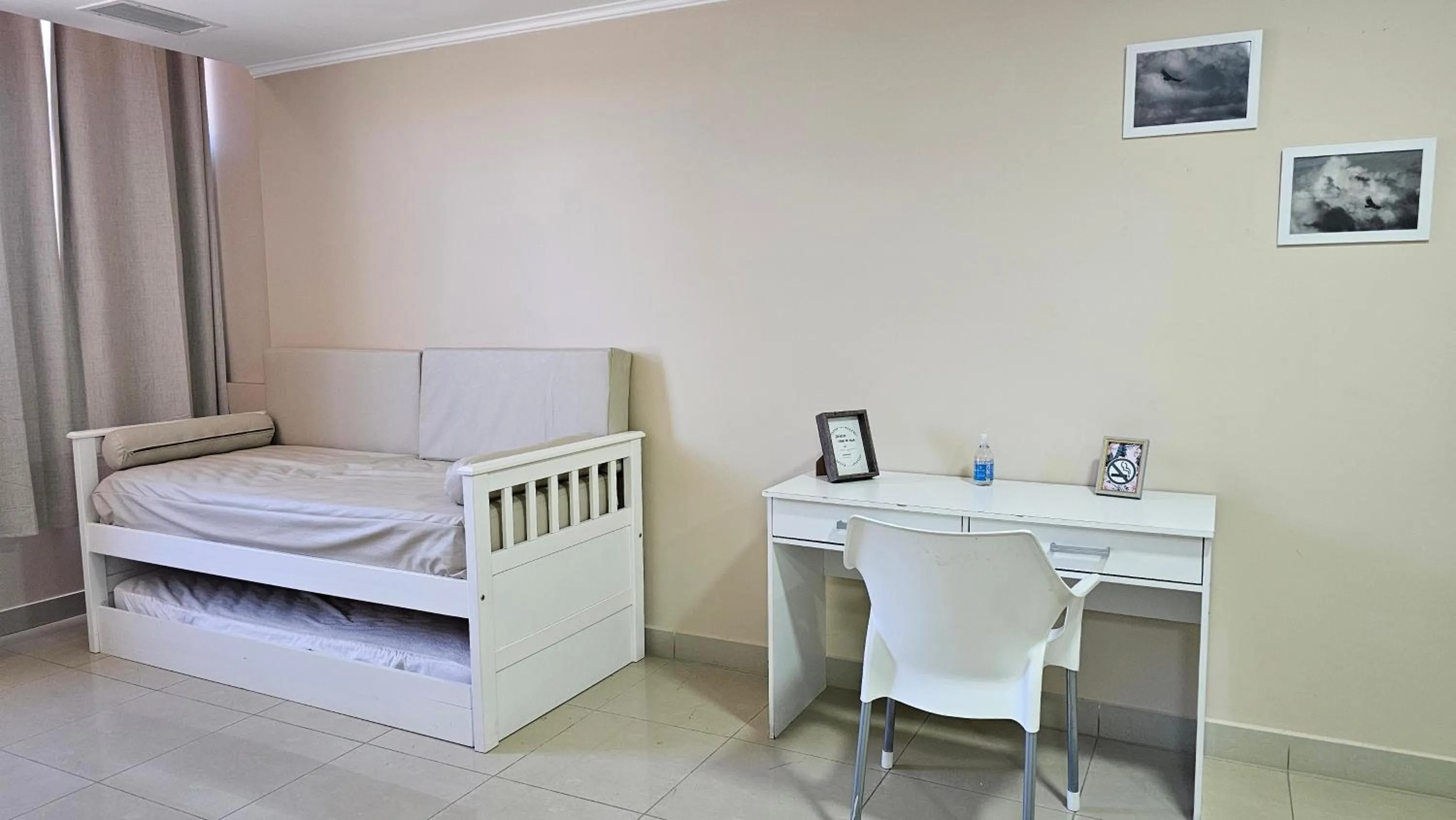 Seating area, Bed in CONDOR Patagonia Aparts