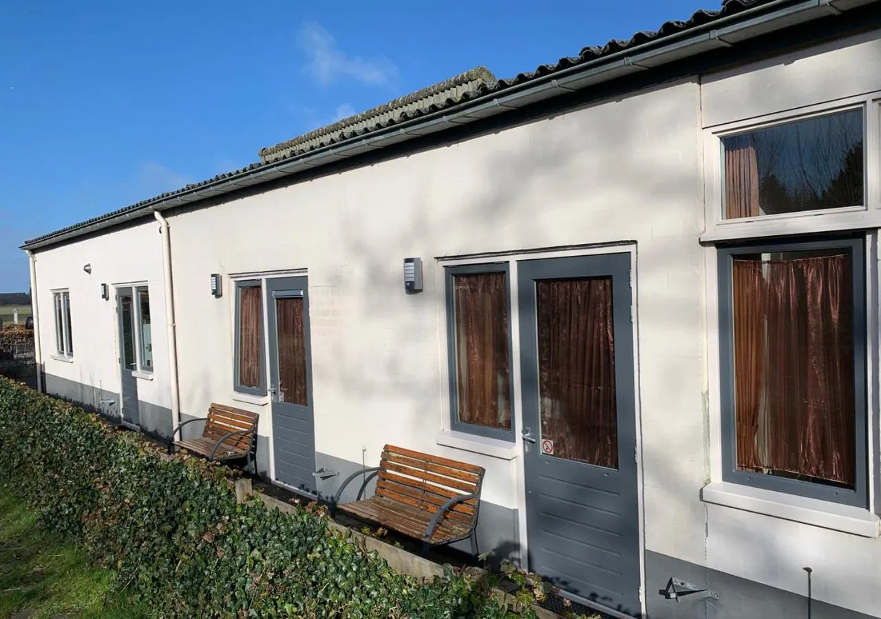 Facade/entrance in Waddenhoes Gastenverblijven