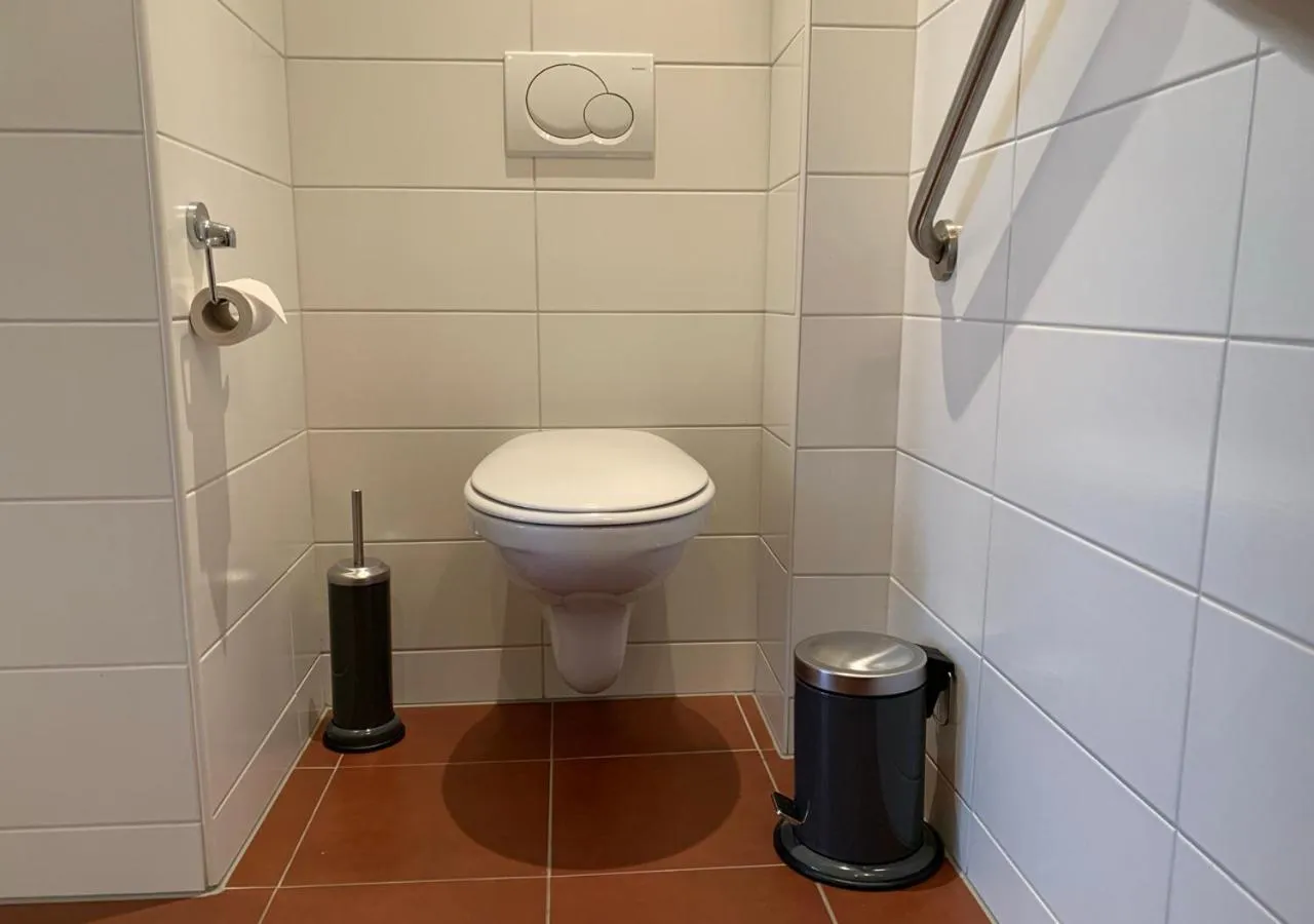 Toilet in Waddenhoes Gastenverblijven