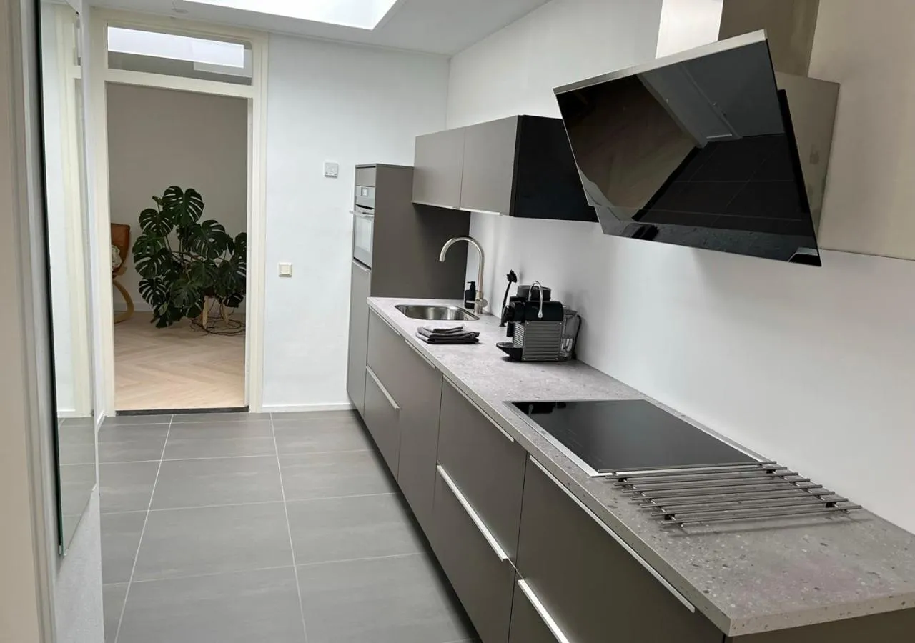 kitchen in Waddenhoes Gastenverblijven