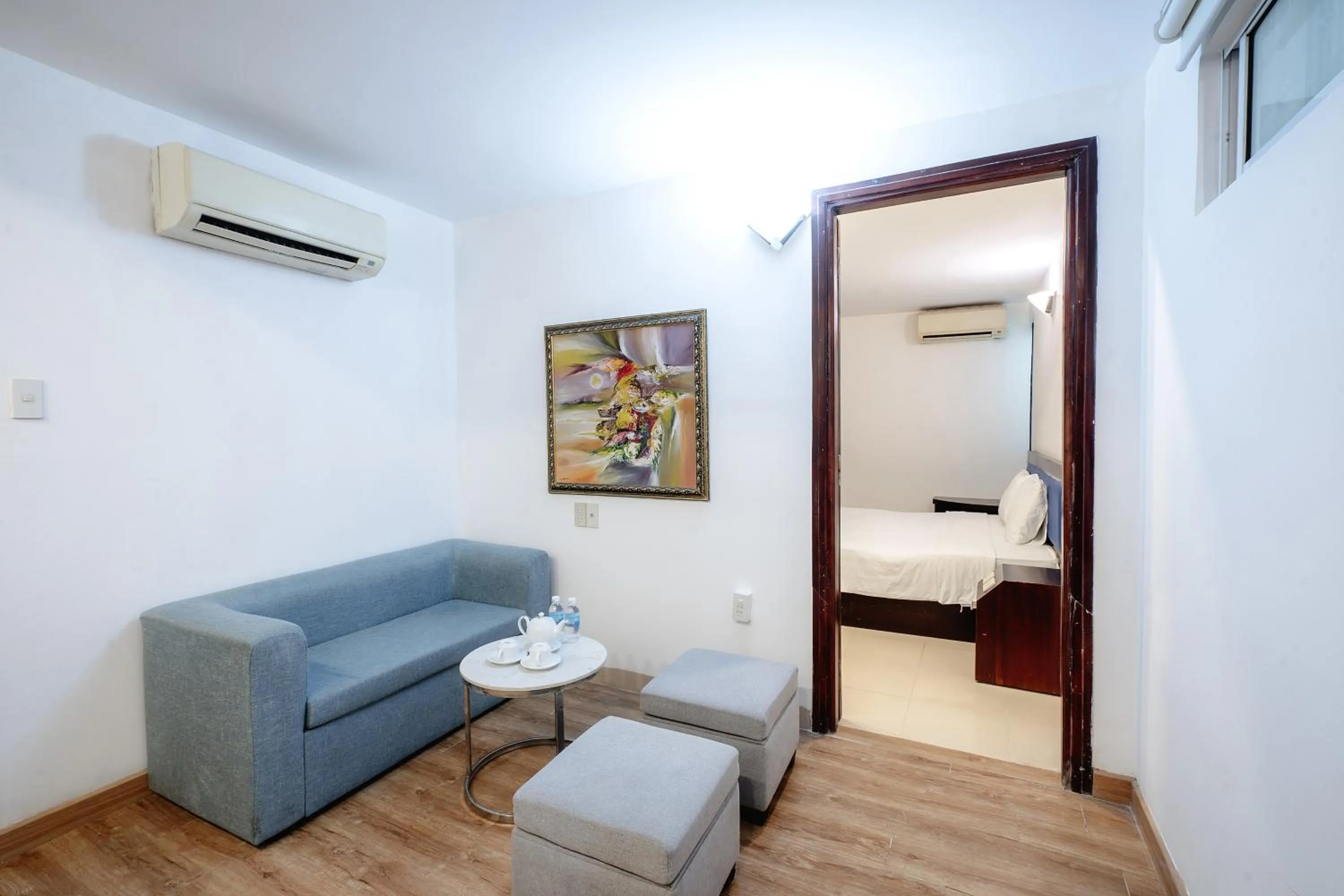 Property building, Bed in King Hotel