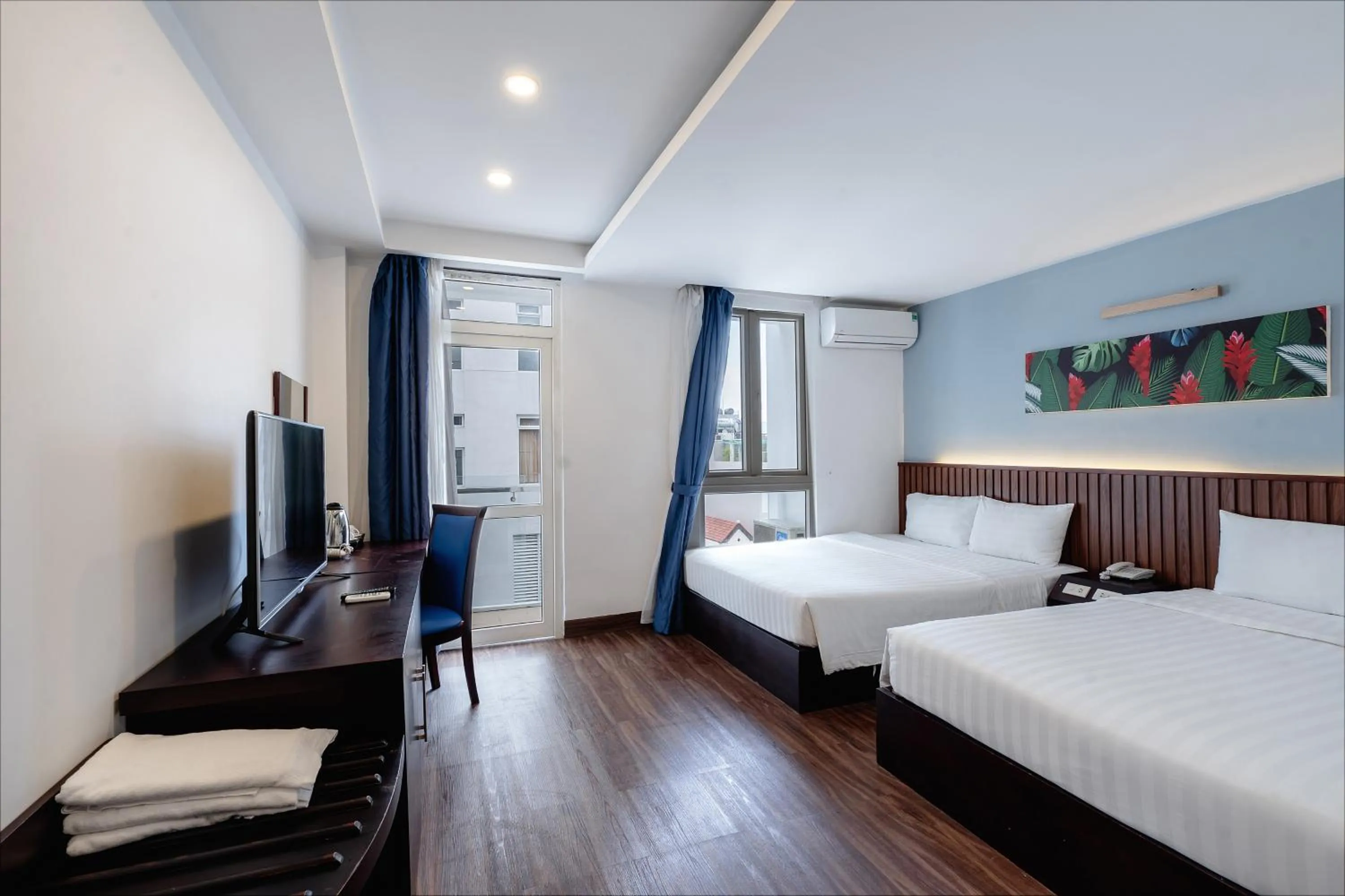 Property building, Bed in King Hotel