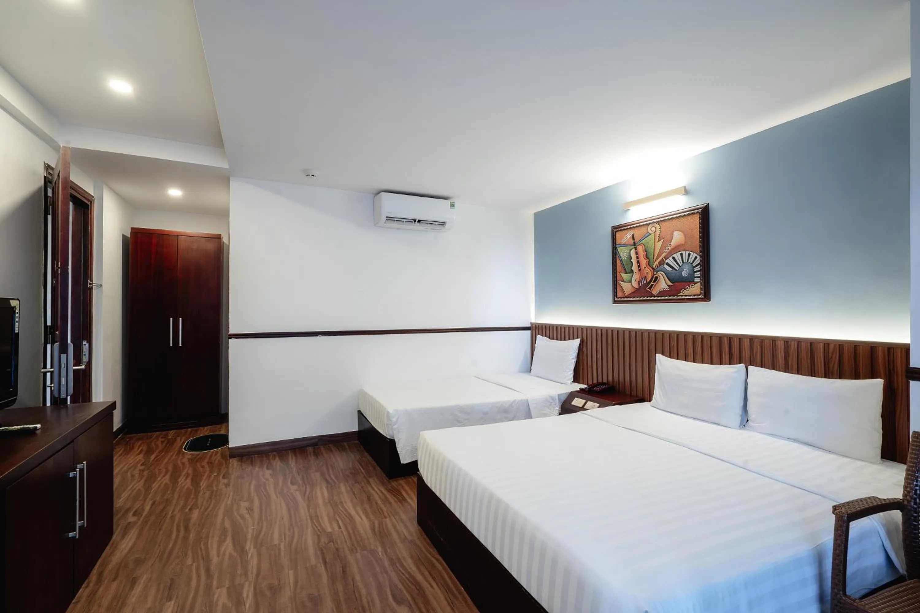 TV and multimedia, Bed in King Hotel