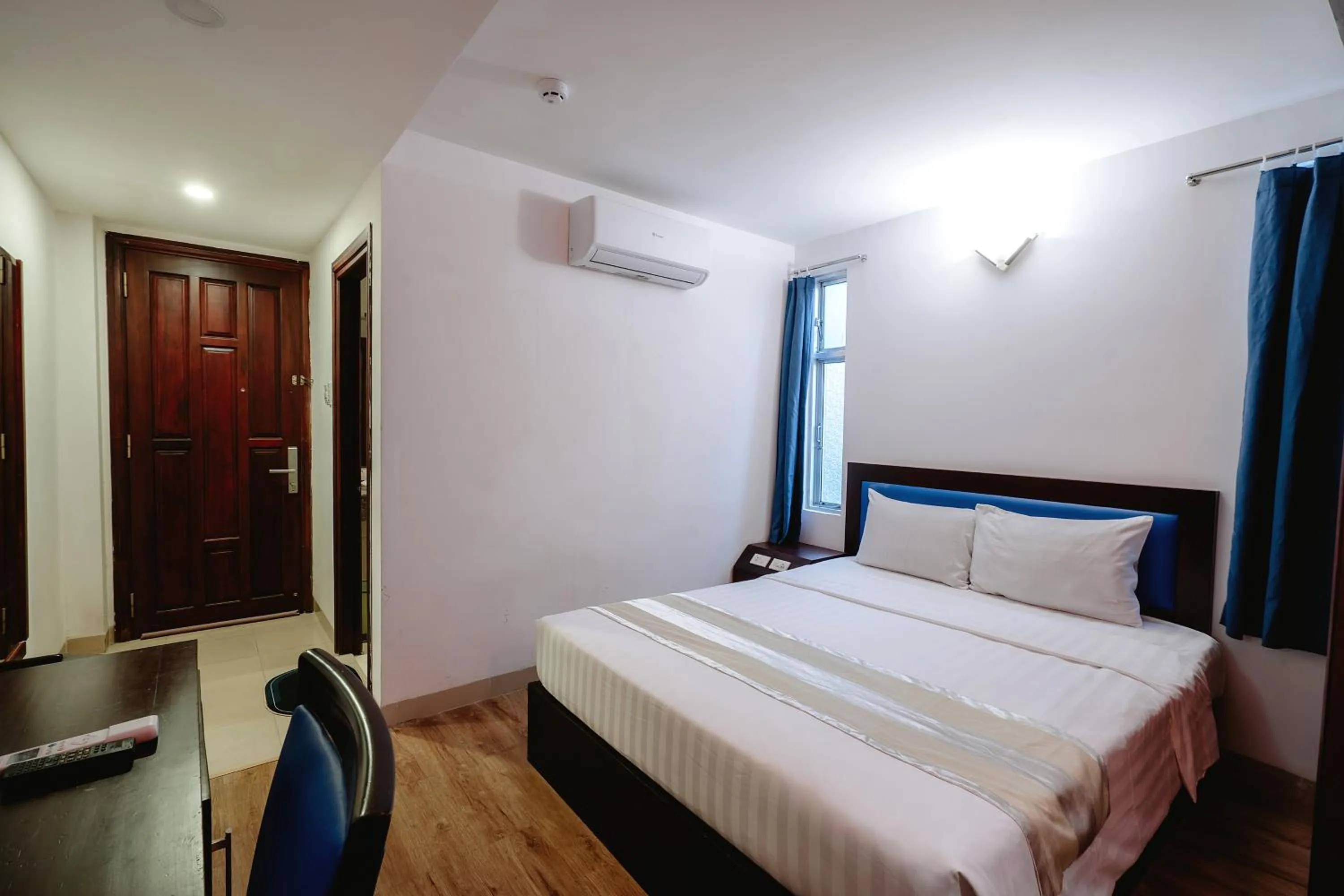 Property building, Bed in King Hotel