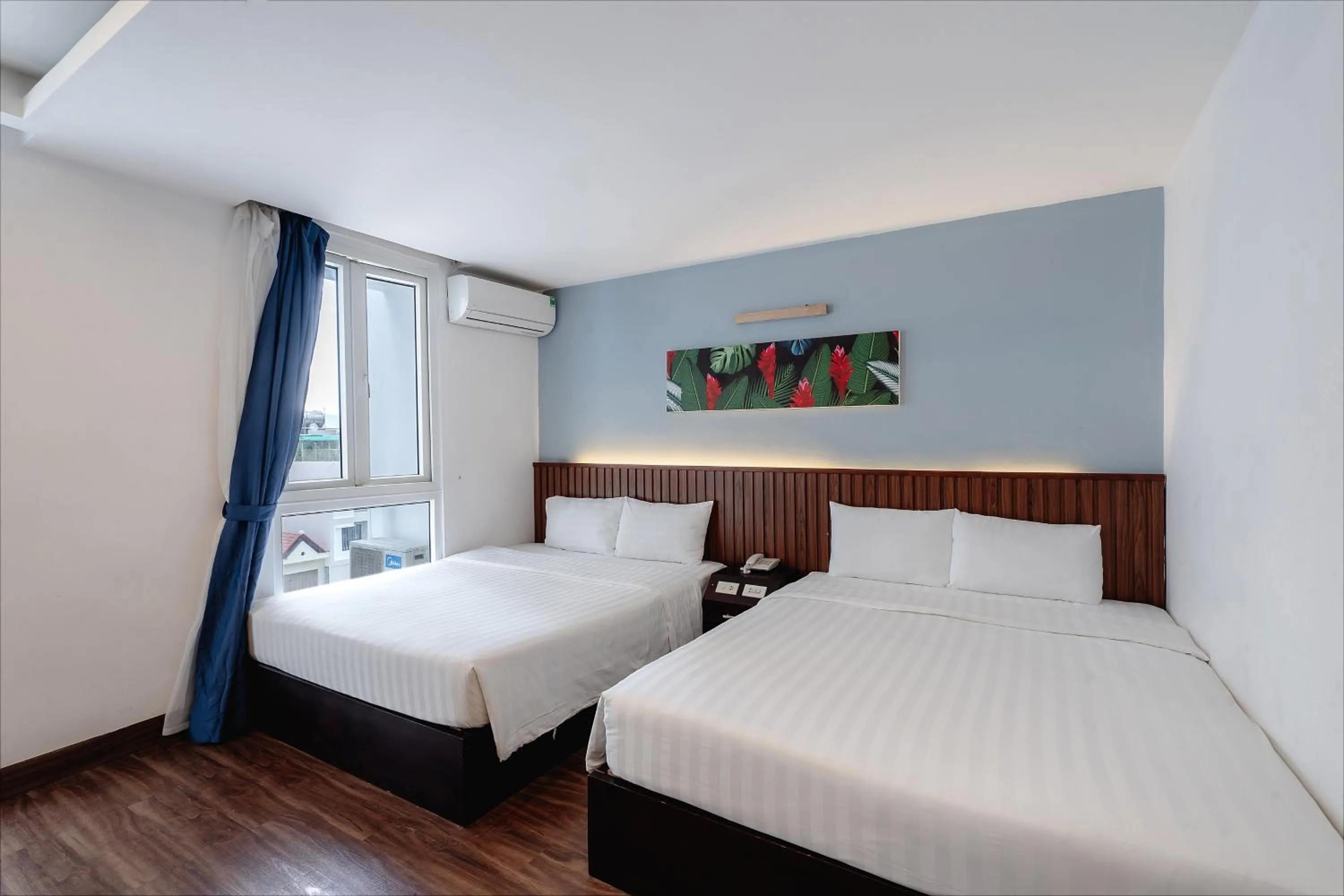 Property building, Bed in King Hotel