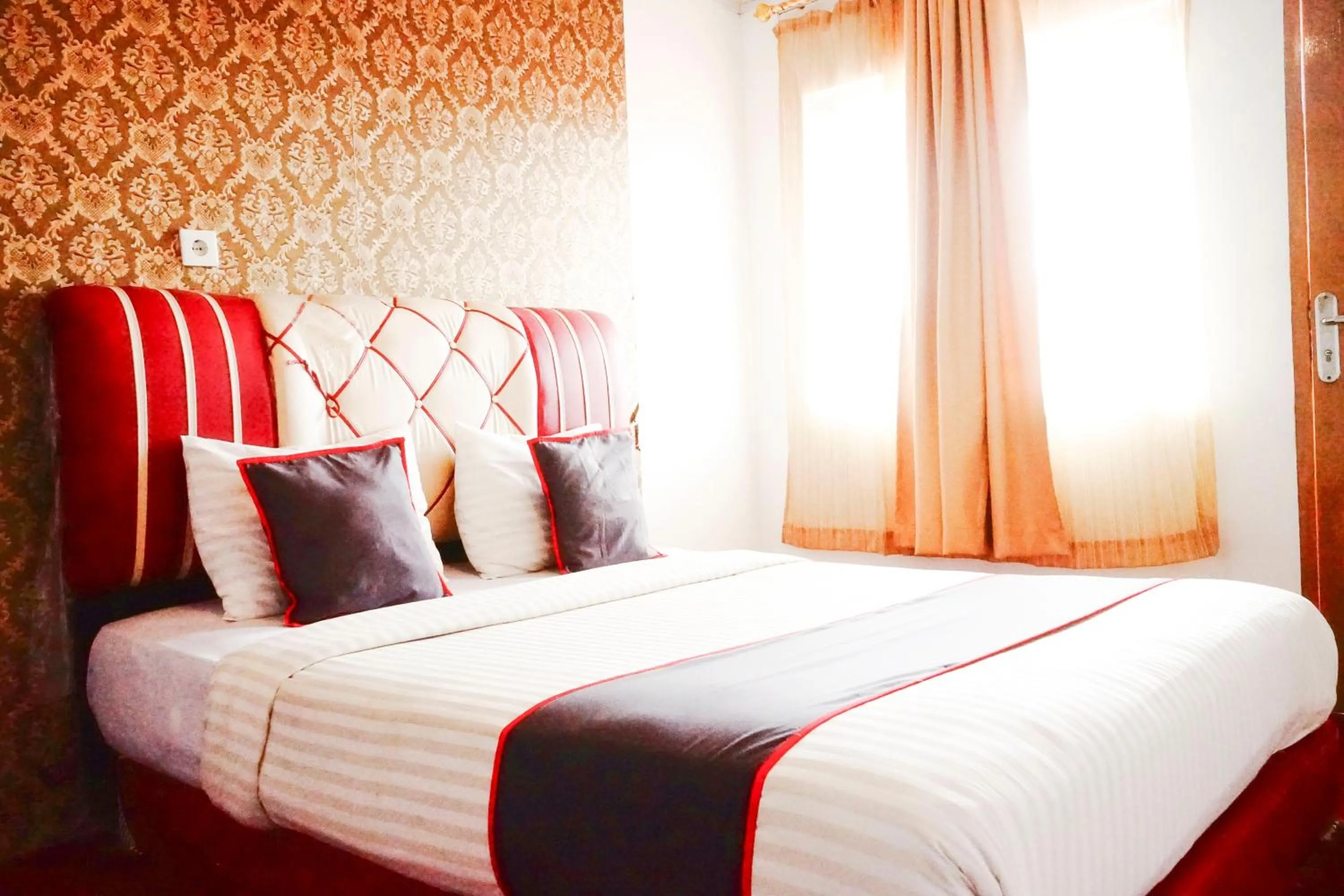 Bedroom, Bed in Hotel O Padang City Center Near Pantai Padang Formerly Hotel Siti Nurbaya