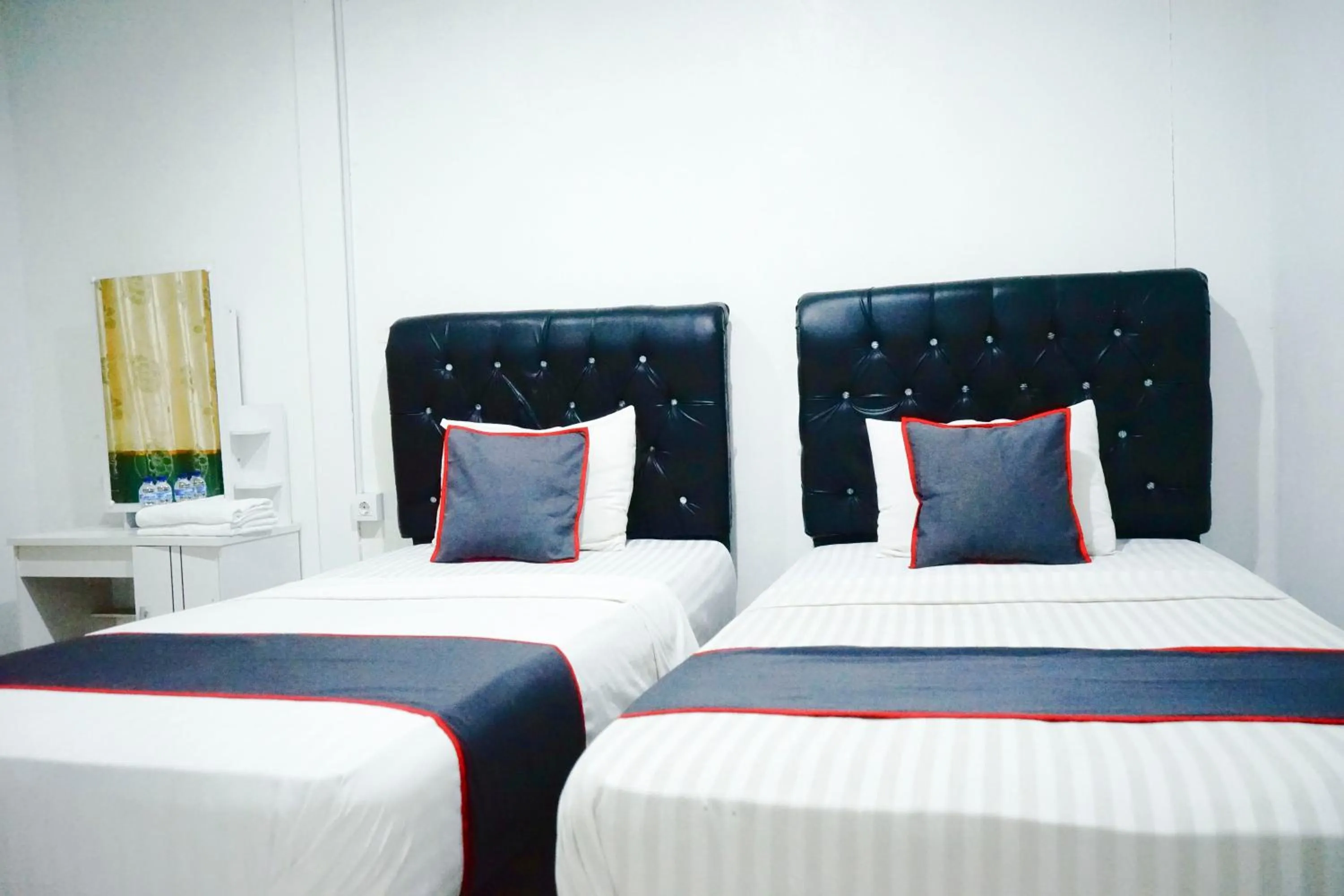 Bedroom, Bed in Hotel O Padang City Center Near Pantai Padang Formerly Hotel Siti Nurbaya