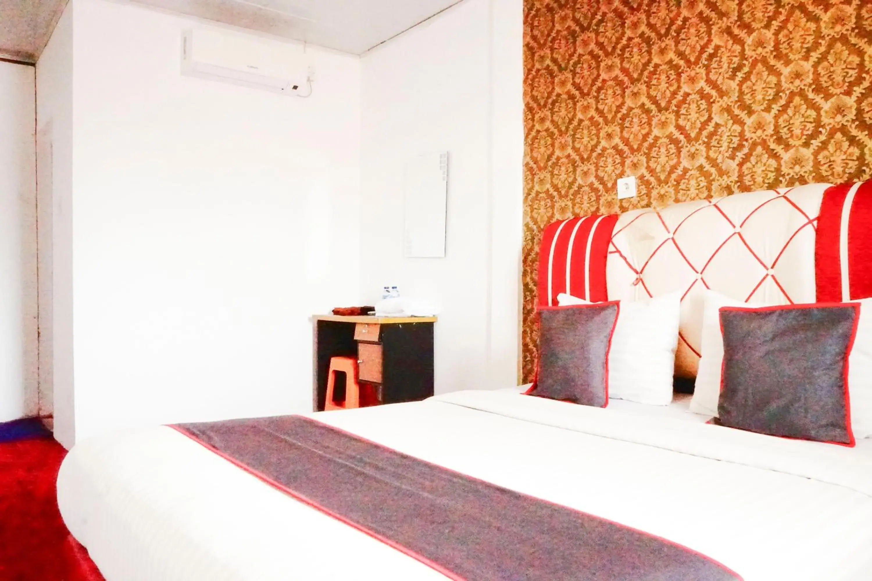 Standard Double Room in Hotel O Padang City Center Near Pantai Padang Formerly Hotel Siti Nurbaya Standard Double Room in Hotel O Padang City Center Near Pantai Padang Formerly Hotel Siti Nurbaya