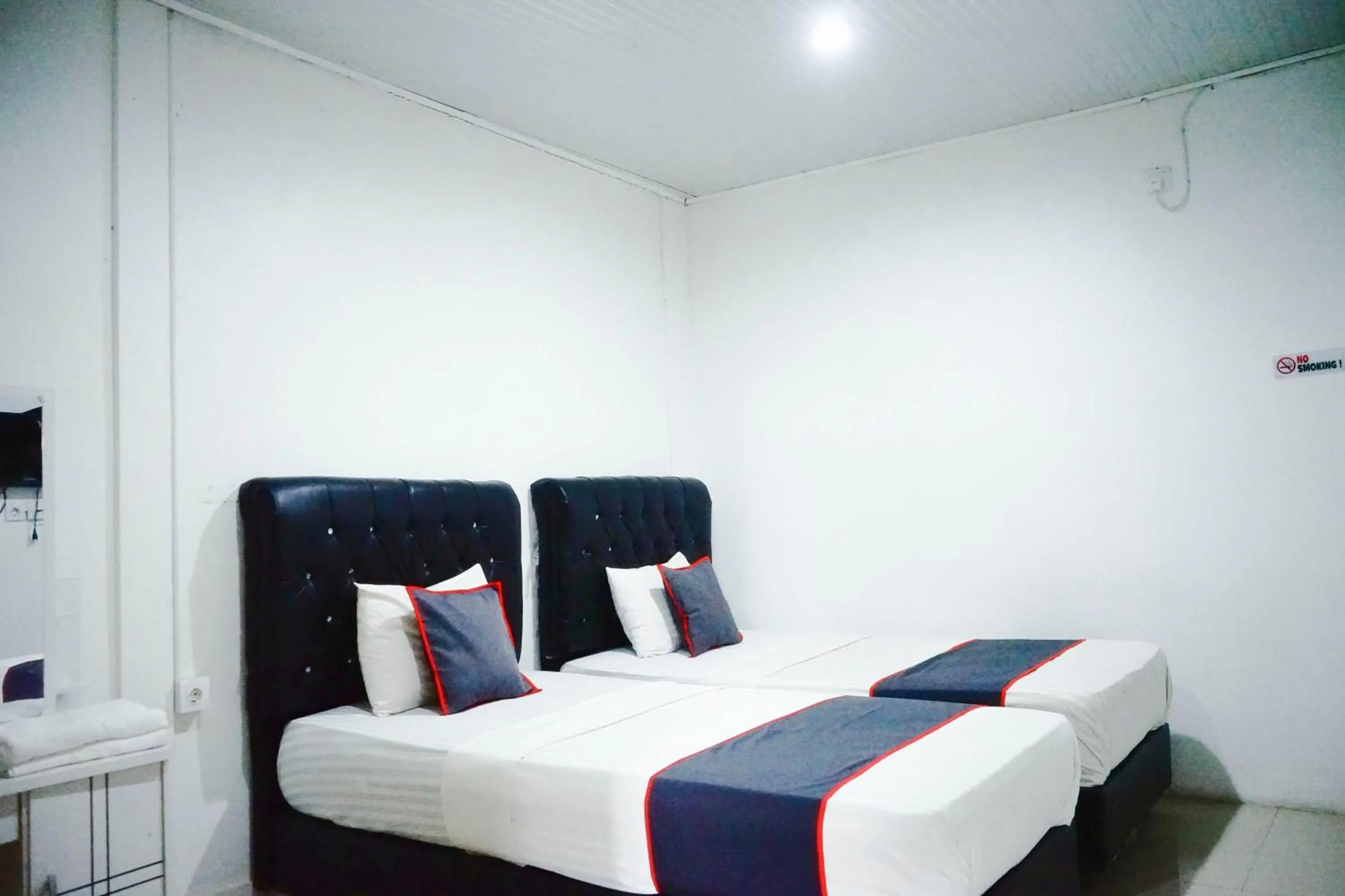 Bedroom, Bed in Hotel O Padang City Center Near Pantai Padang Formerly Hotel Siti Nurbaya