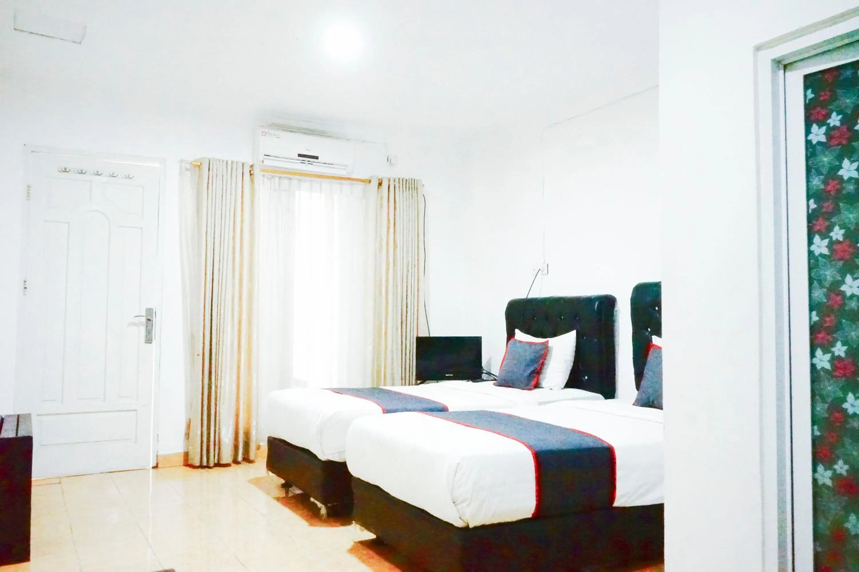 Bedroom, Bed in Hotel O Padang City Center Near Pantai Padang Formerly Hotel Siti Nurbaya