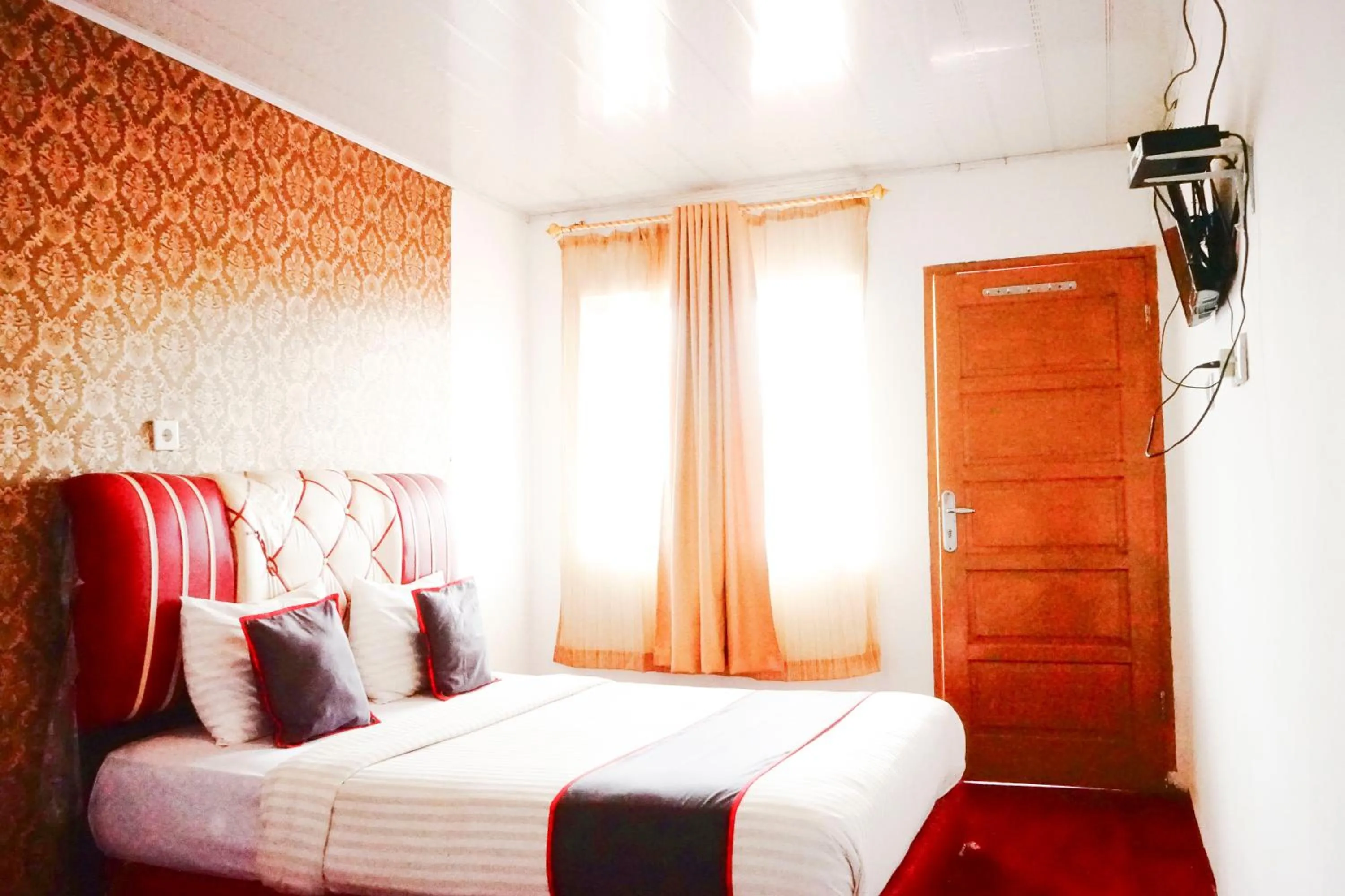 Bedroom, Bed in Hotel O Padang City Center Near Pantai Padang Formerly Hotel Siti Nurbaya