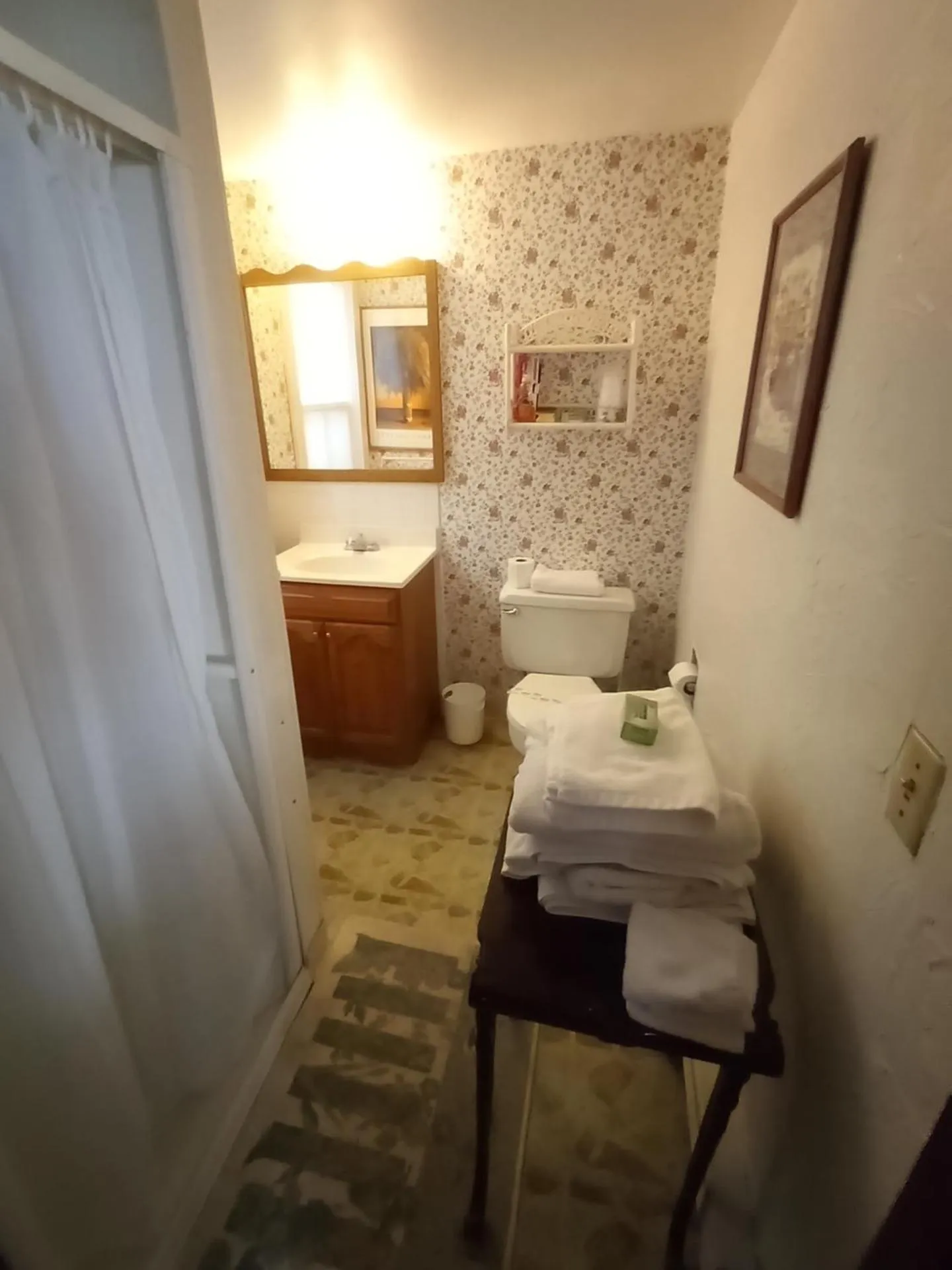 Bathroom, Bed in Sea Breeze Inn beach rentals