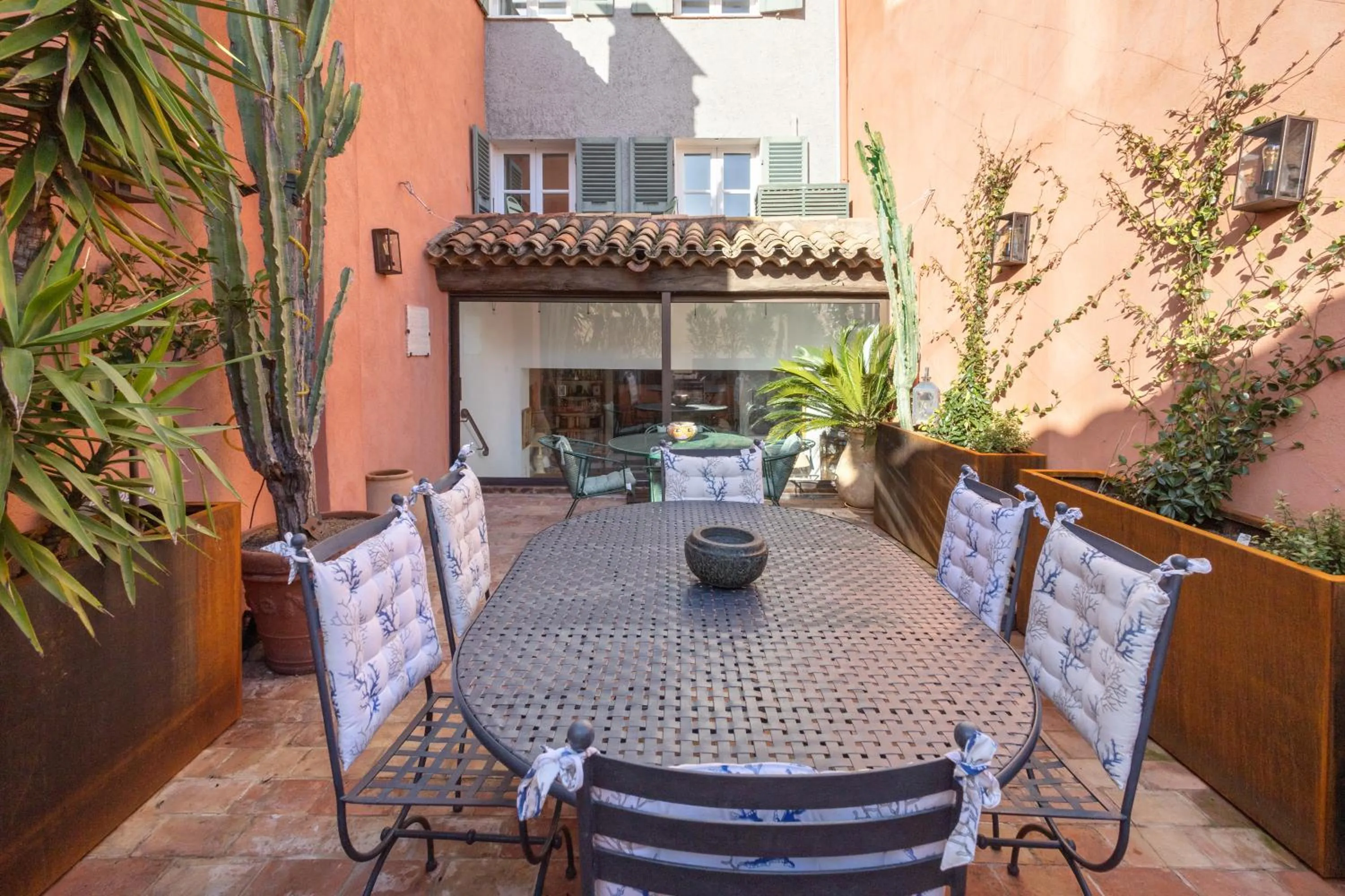 Patio in La Maison du Prince