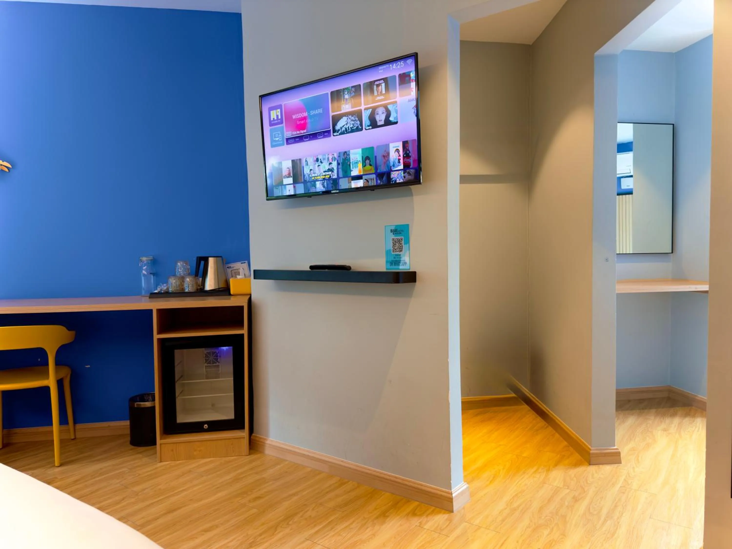 Communal lounge/ TV room, Bed in Blue Lagoon At Bandar Sunway