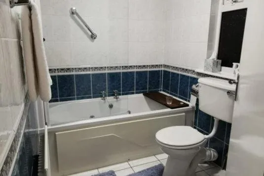 Shower in Bru Na Pairc B&B