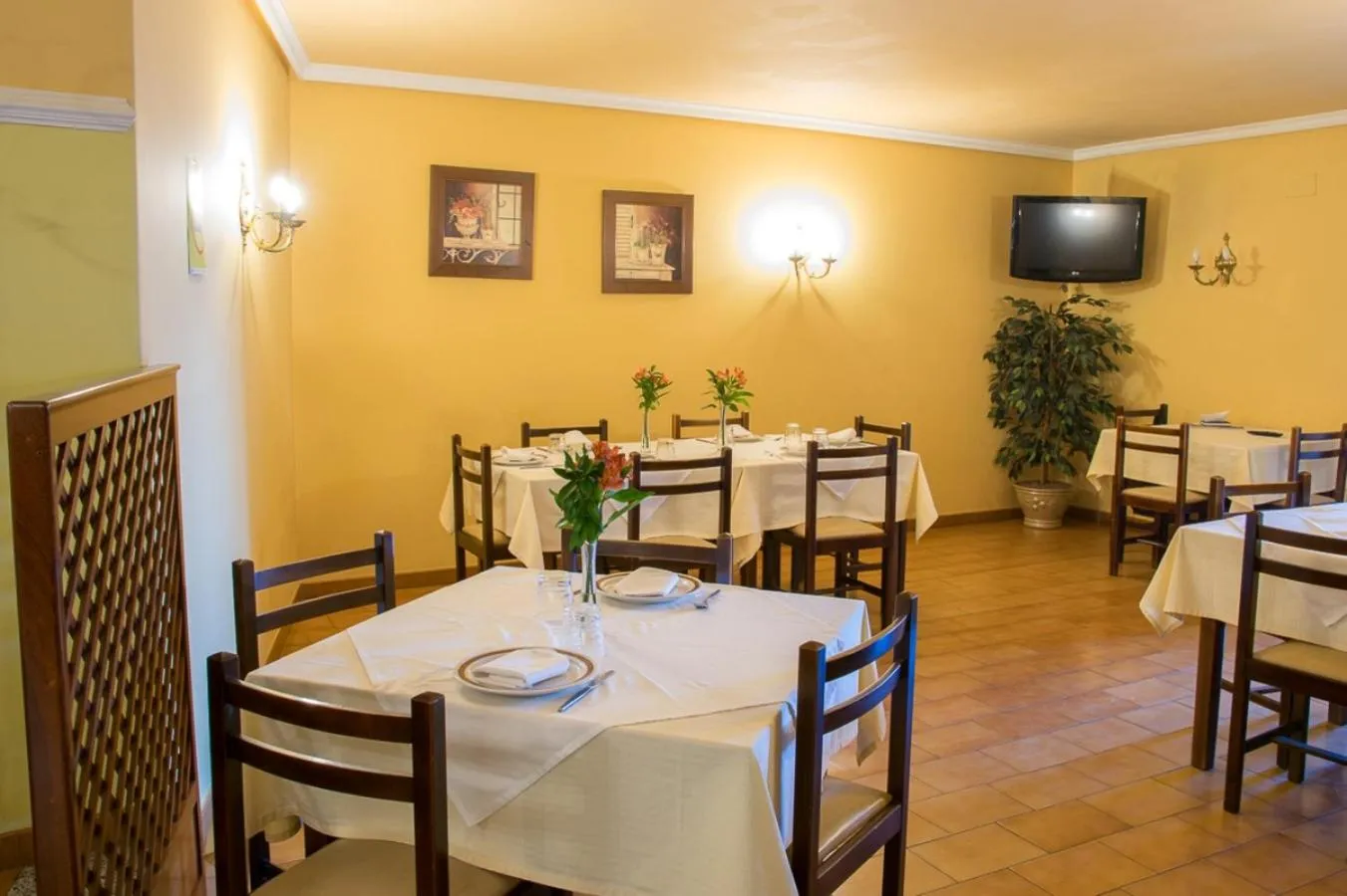 Restaurant/places to eat in Hotel Brisa