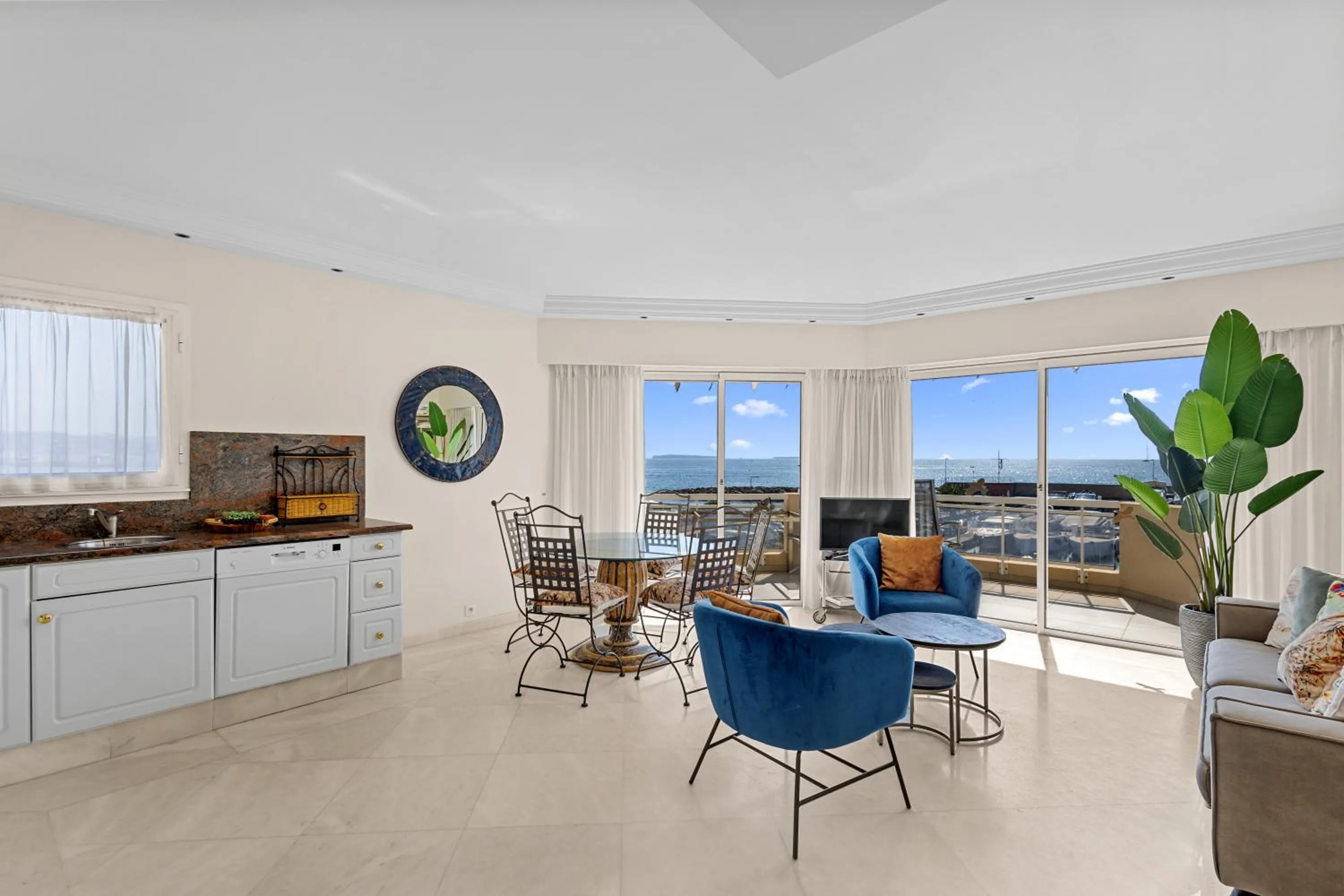 Living room in Riviera Beach Hotel