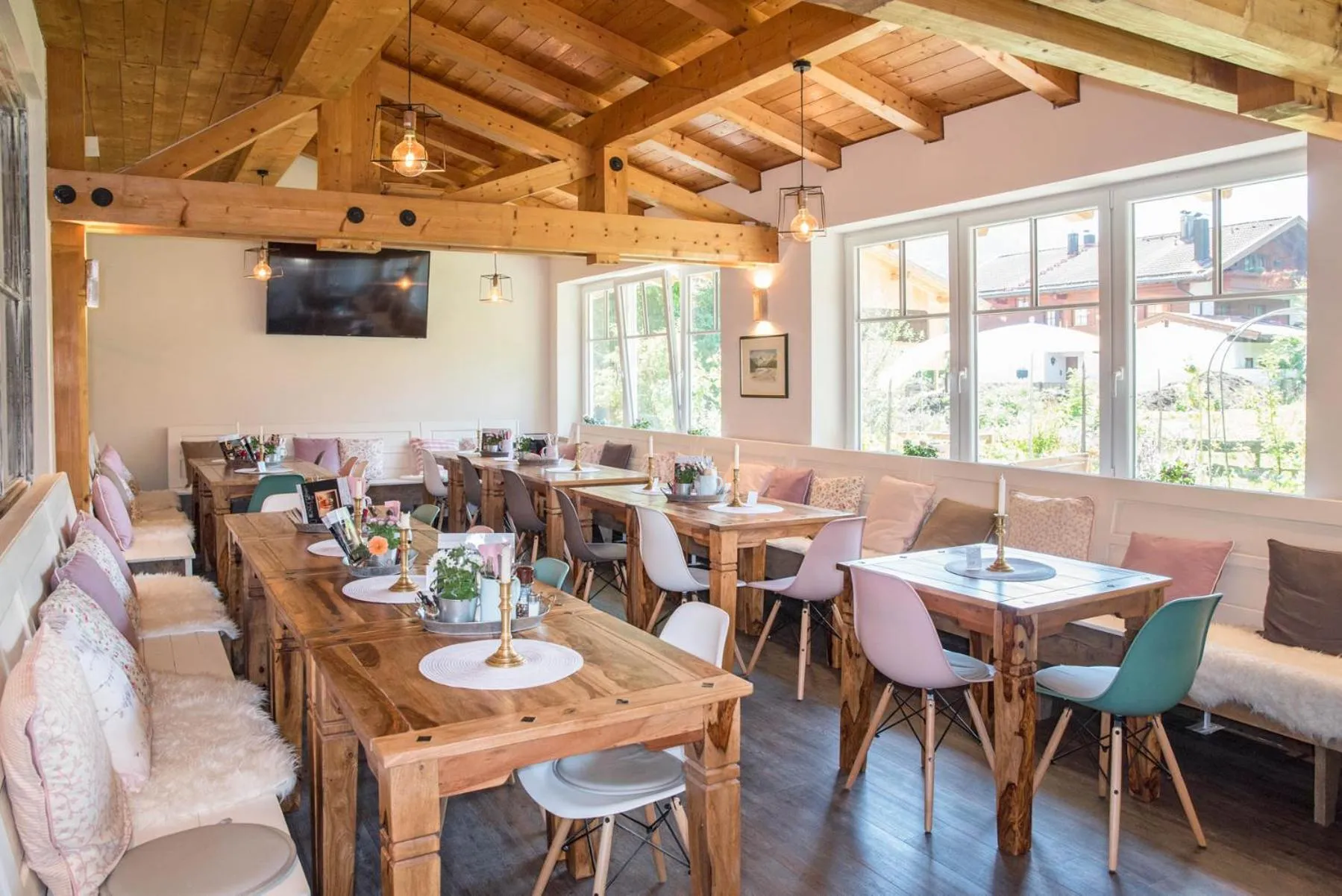 Restaurant/places to eat in Alpenhotel Dahoam