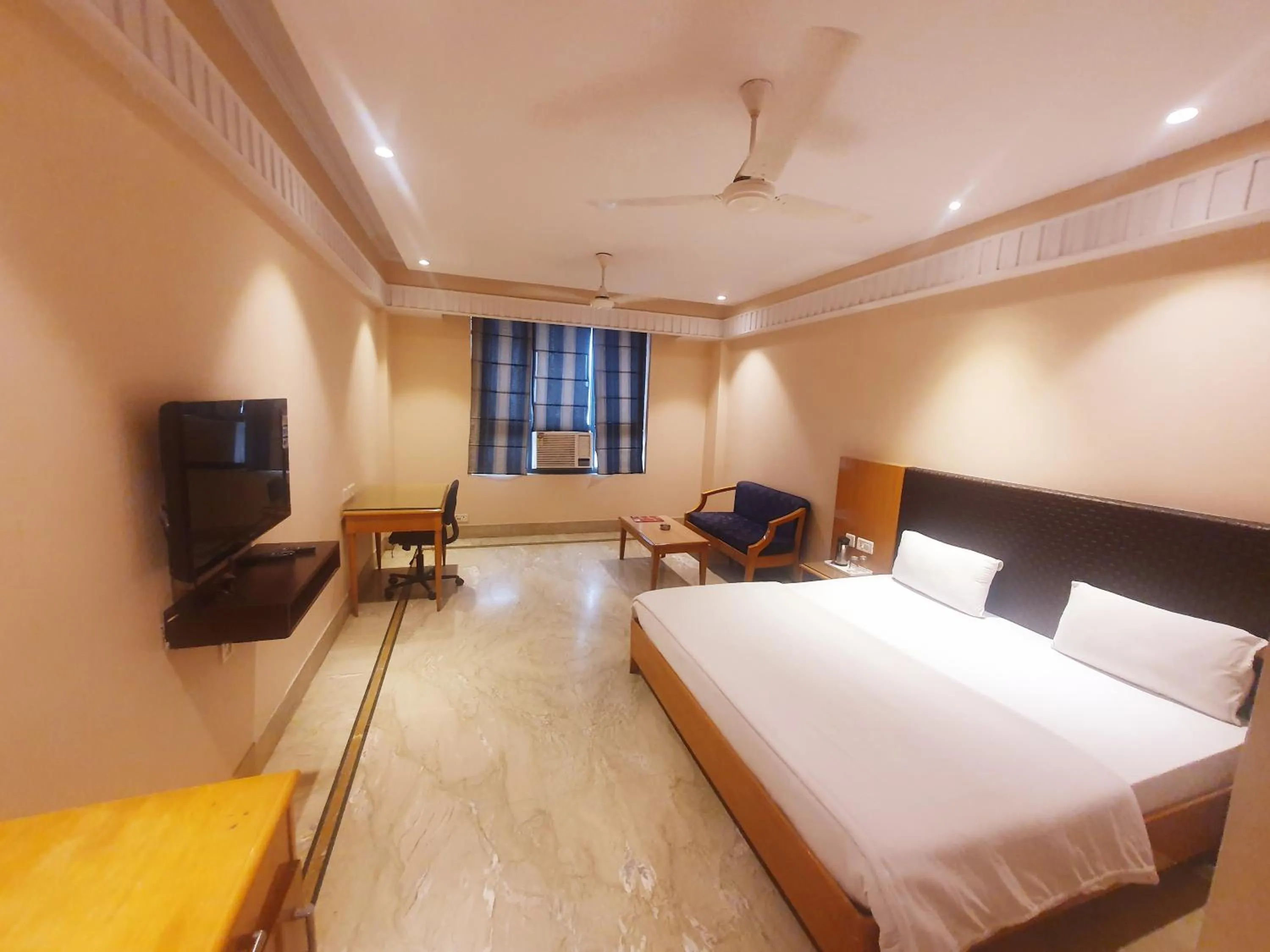 Bed in Hotel Shrinath Palace