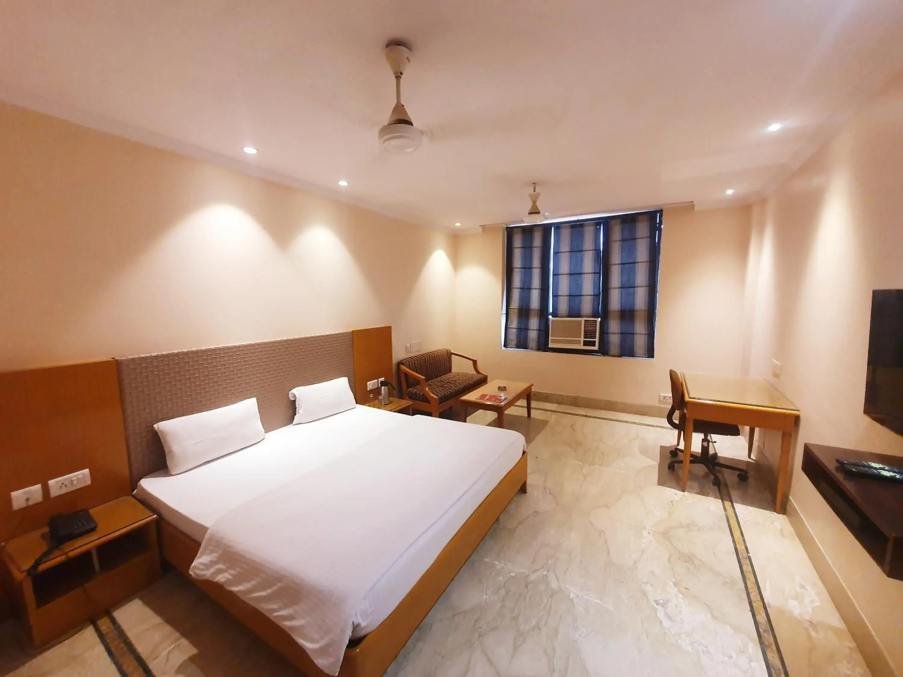 Superior Double Room - single occupancy in Hotel Shrinath Palace Superior Double Room - single occupancy in Hotel Shrinath Palace