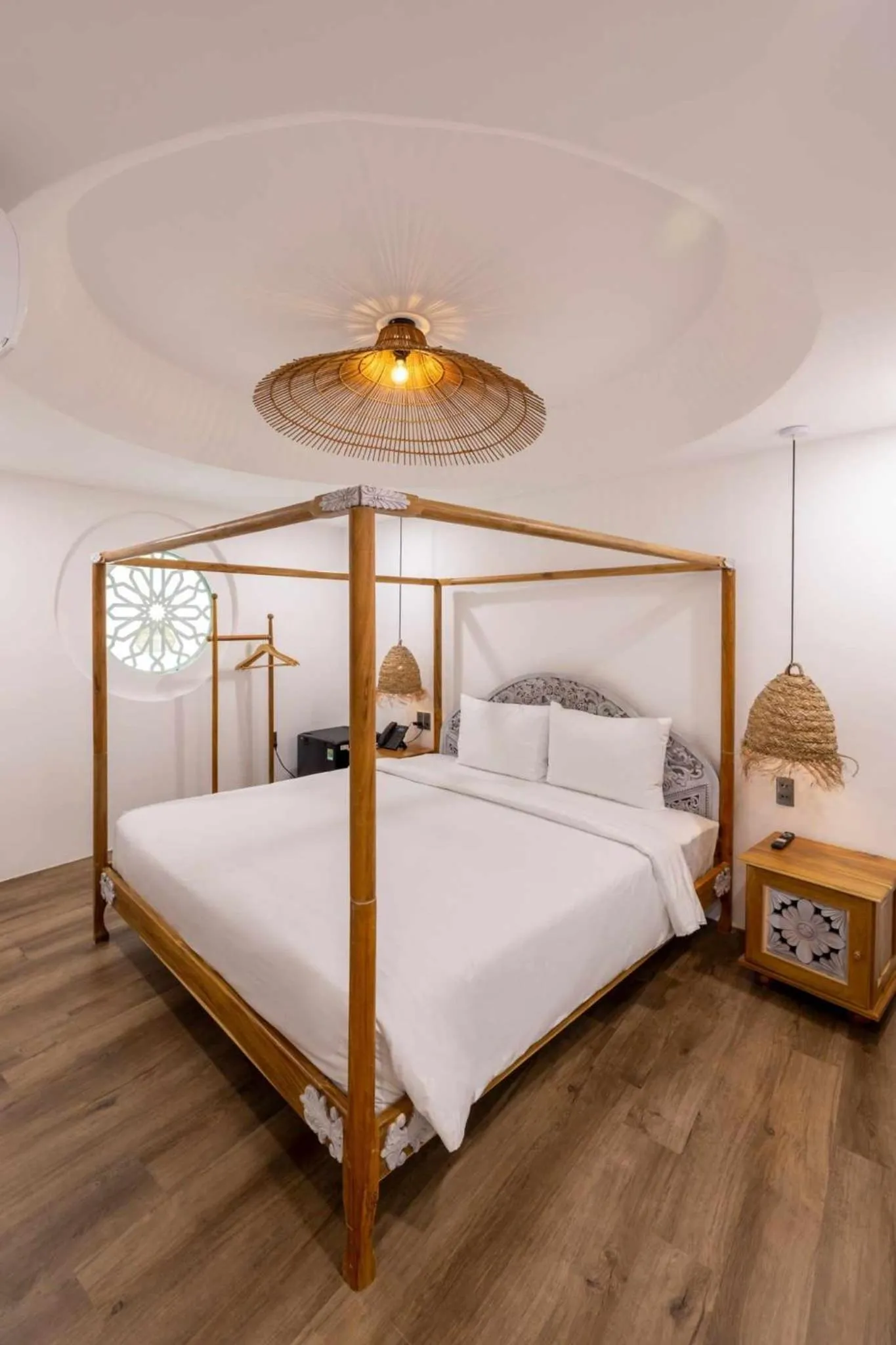 Photo of the whole room, Bed in Pisces Hotel Hue