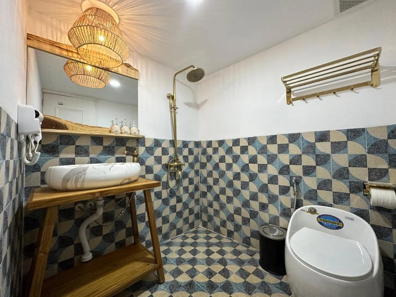 Bathroom in Pisces Hotel Hue