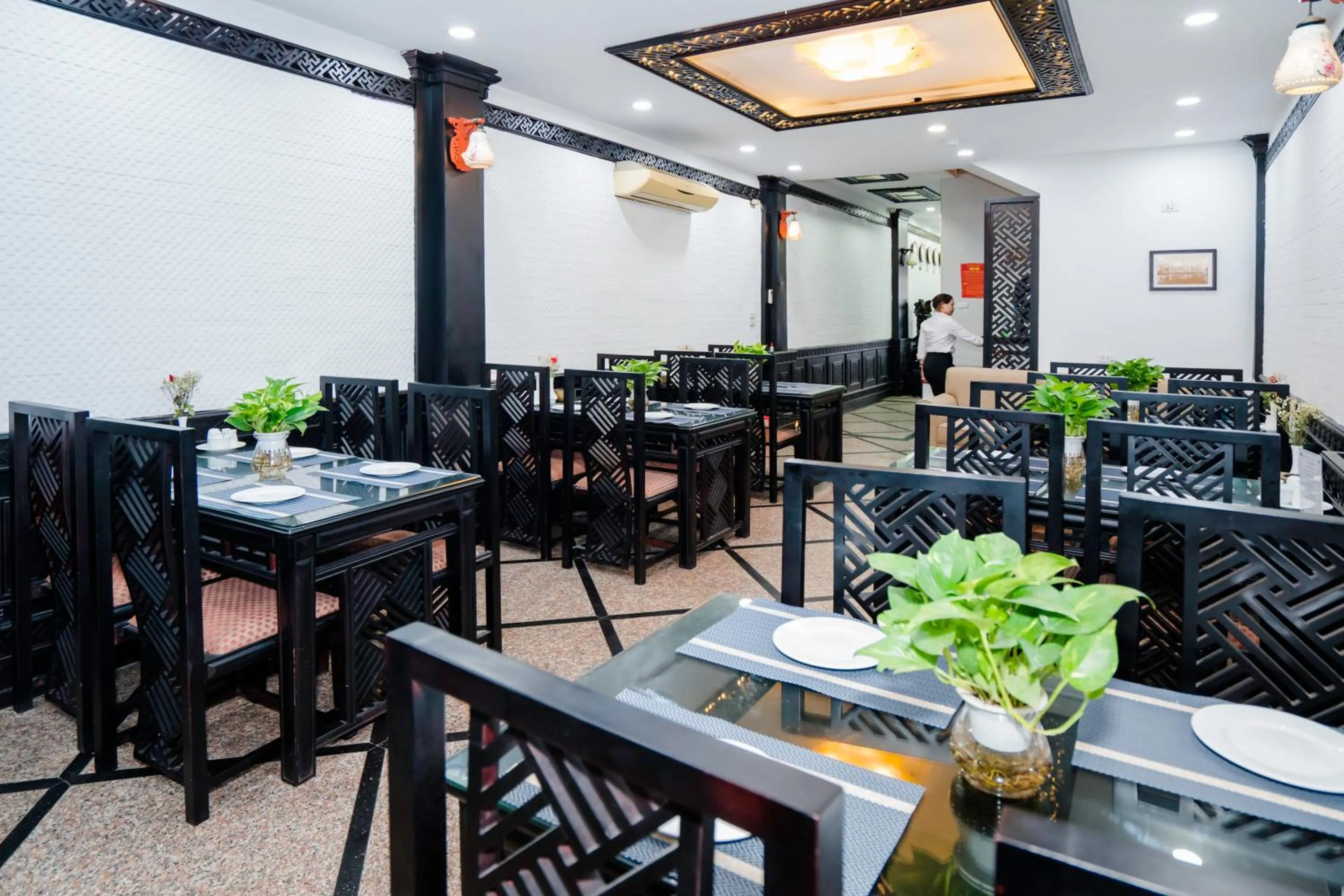 Restaurant/places to eat in Sena Boutique Hotel & Travel