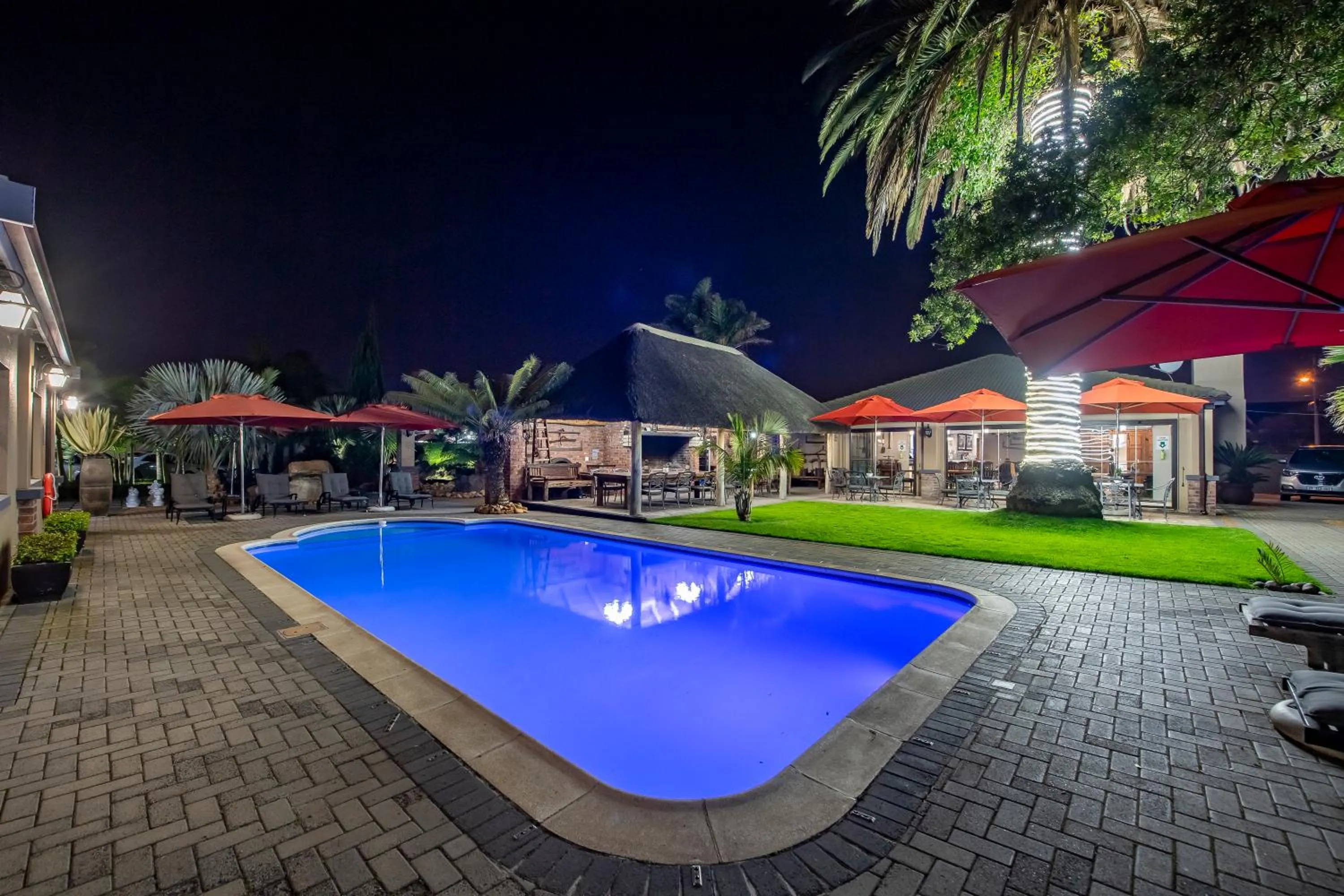 Swimming pool in Excellent Guest House