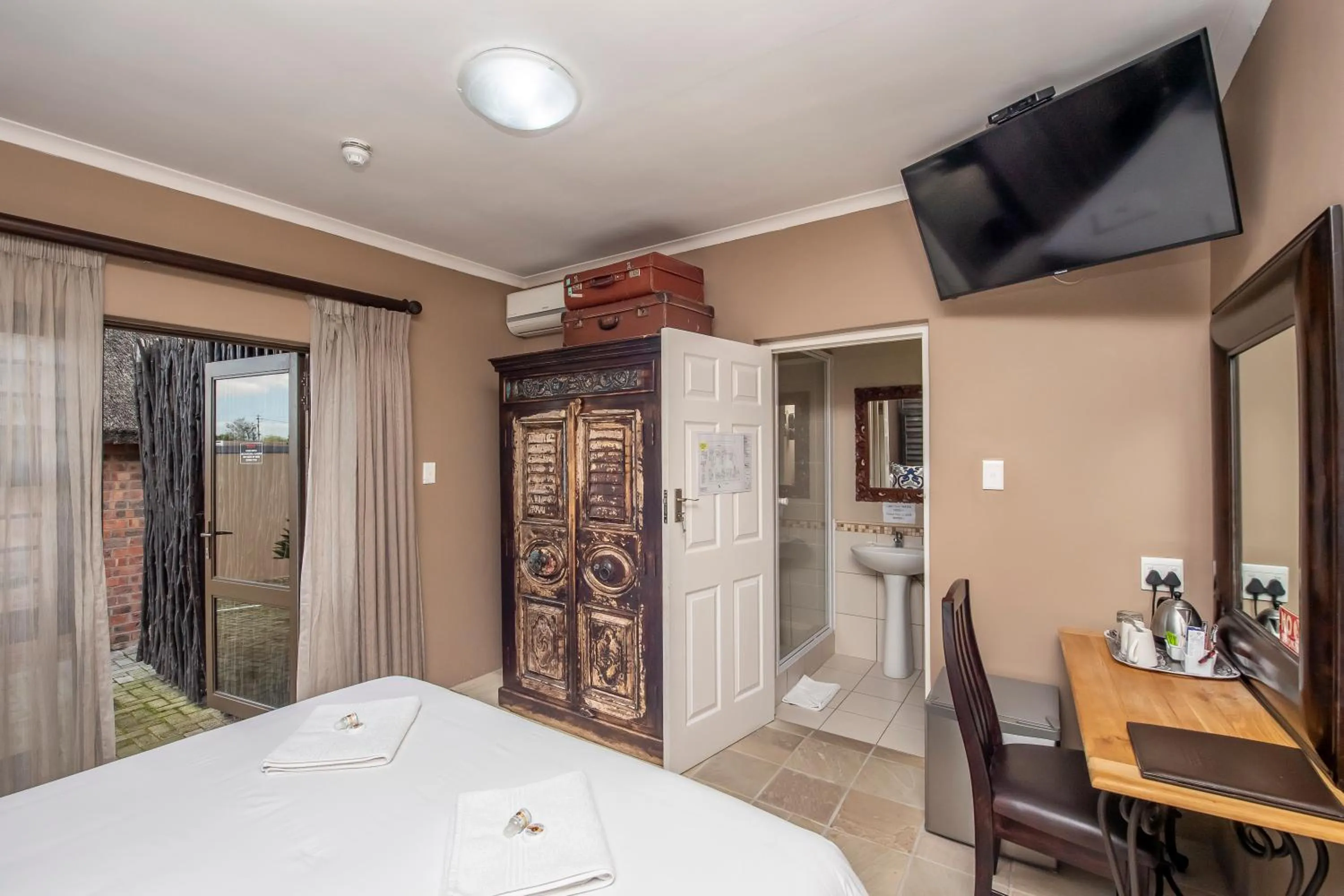 Bedroom, Bed in Excellent Guest House