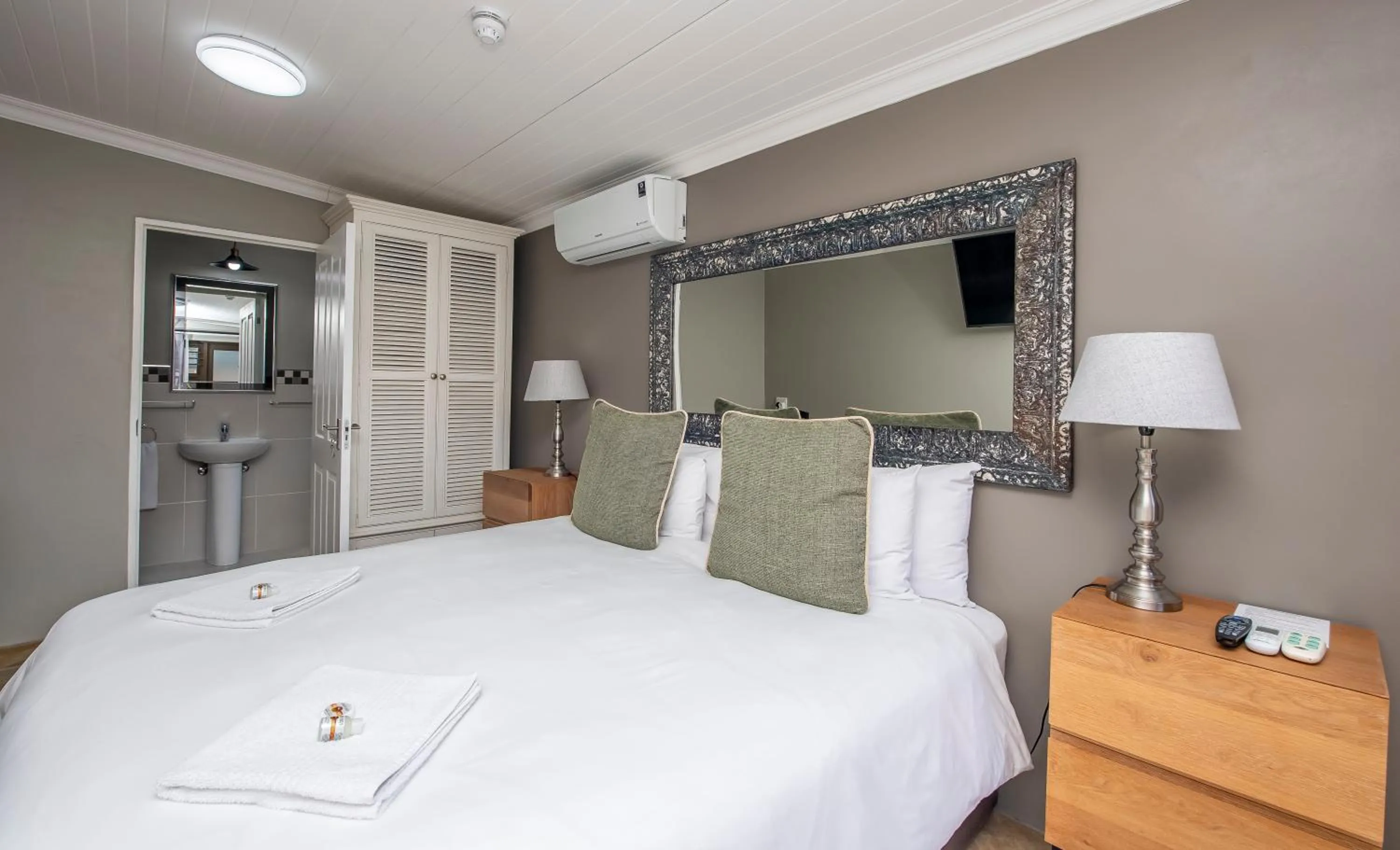 Bedroom, Bed in Excellent Guest House